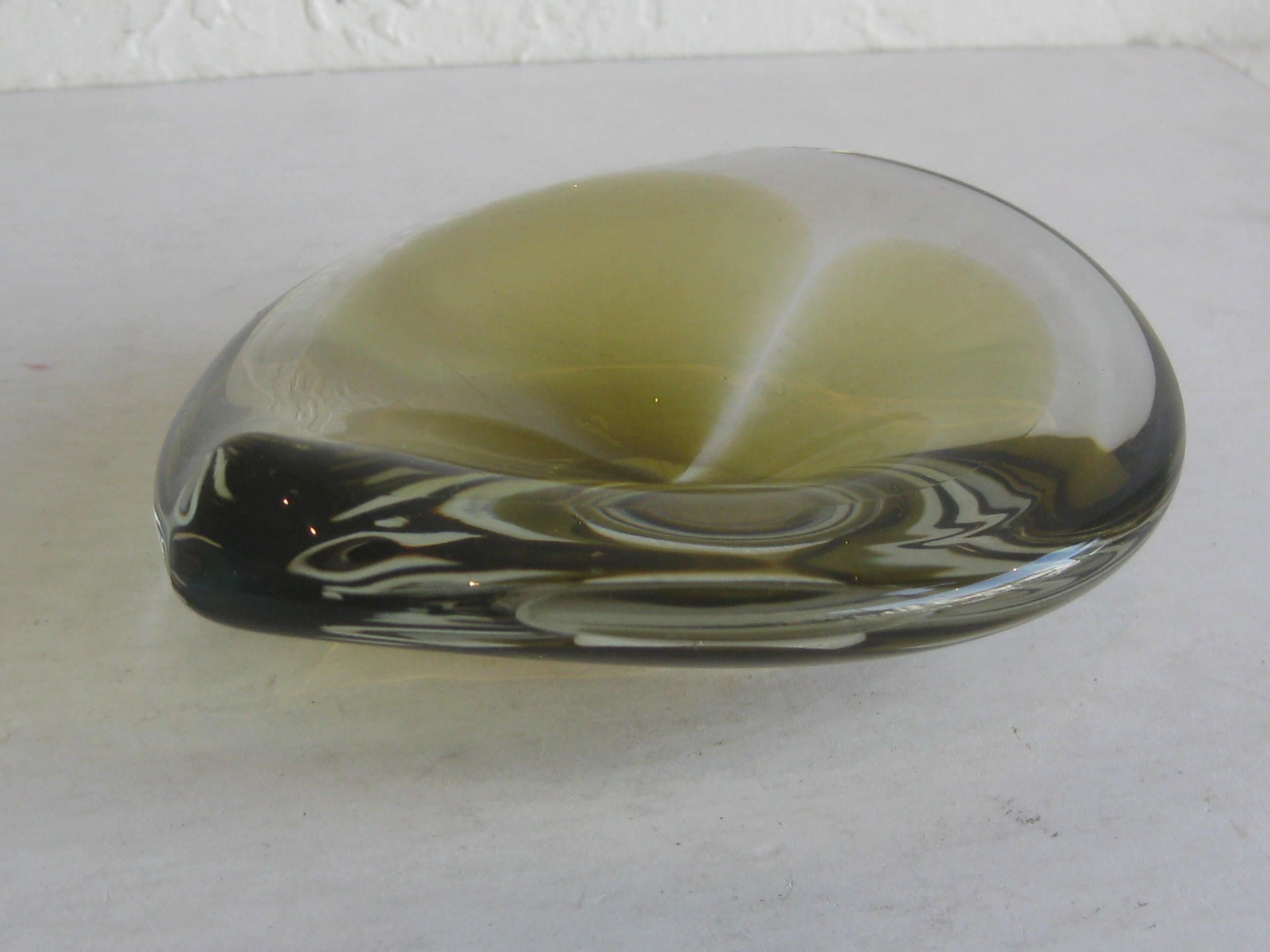 Vintage 1962 Jaakko Niemi for Nuutajarvi Finnish Art Glass Freeform Bowl Finland For Sale 2