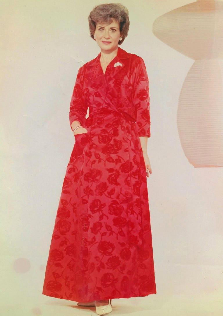 Vintage 1960s Juel Park of Beverly Hills Couture Red Roses Satin Dressing Gown For Sale 7