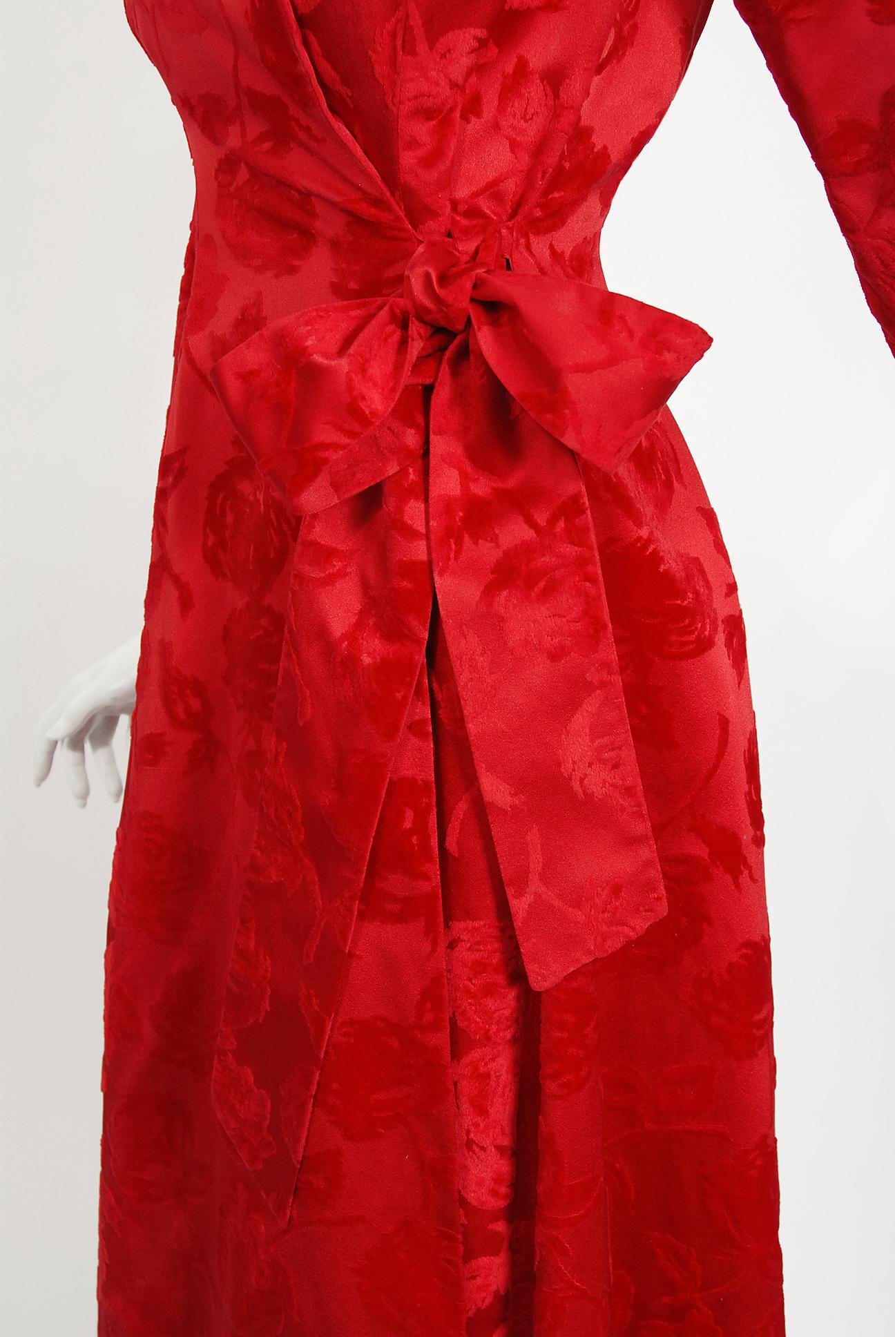 Juel Park of Beverly Hills Couture - Robe de soirée en satin avec roses rouges, années 1960 Pour femmes en vente
