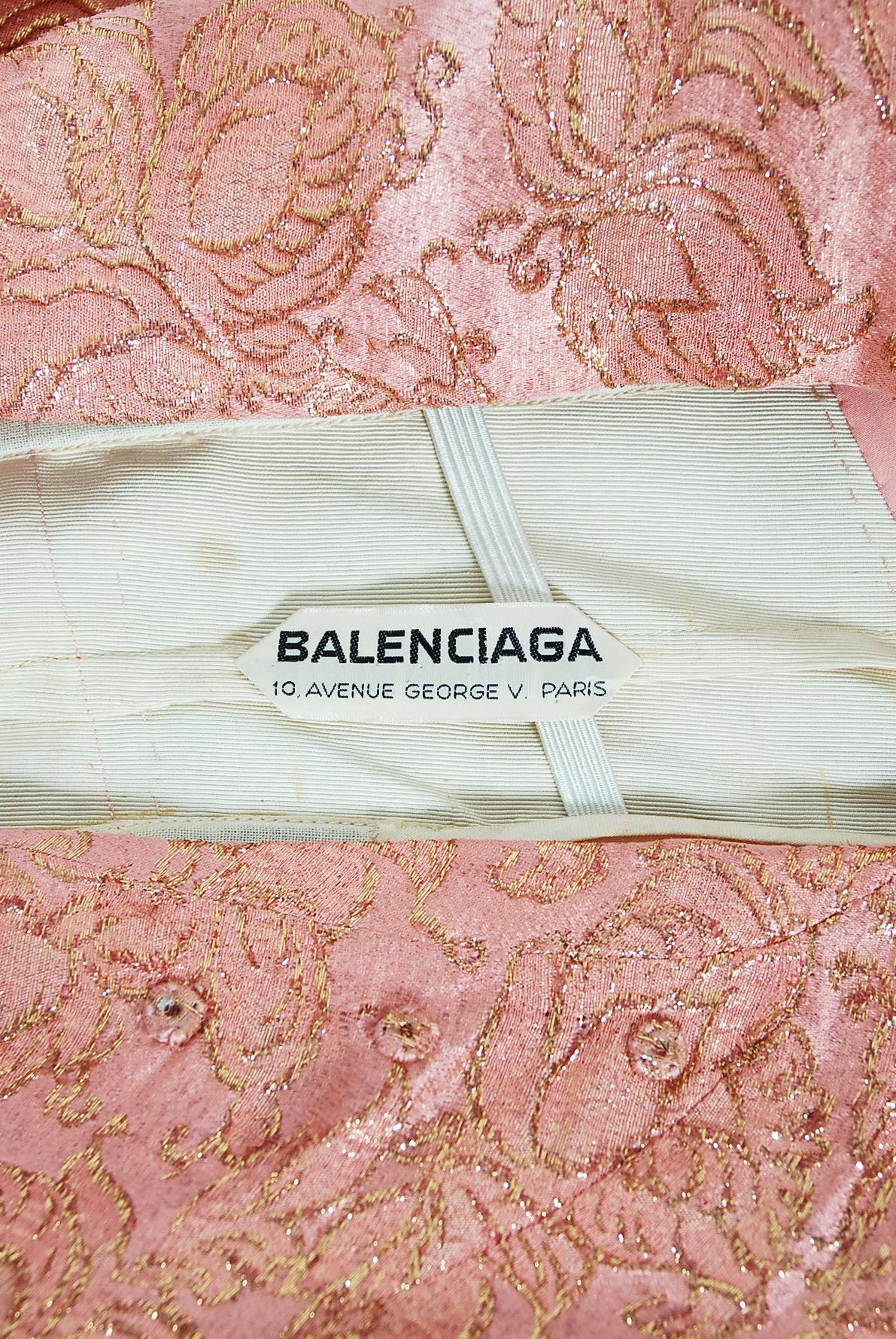 1965 Balenciaga Haute Couture Museum-Held Metallic Rosa Gold Perlenbesetztes Seidenkleid im Angebot 7