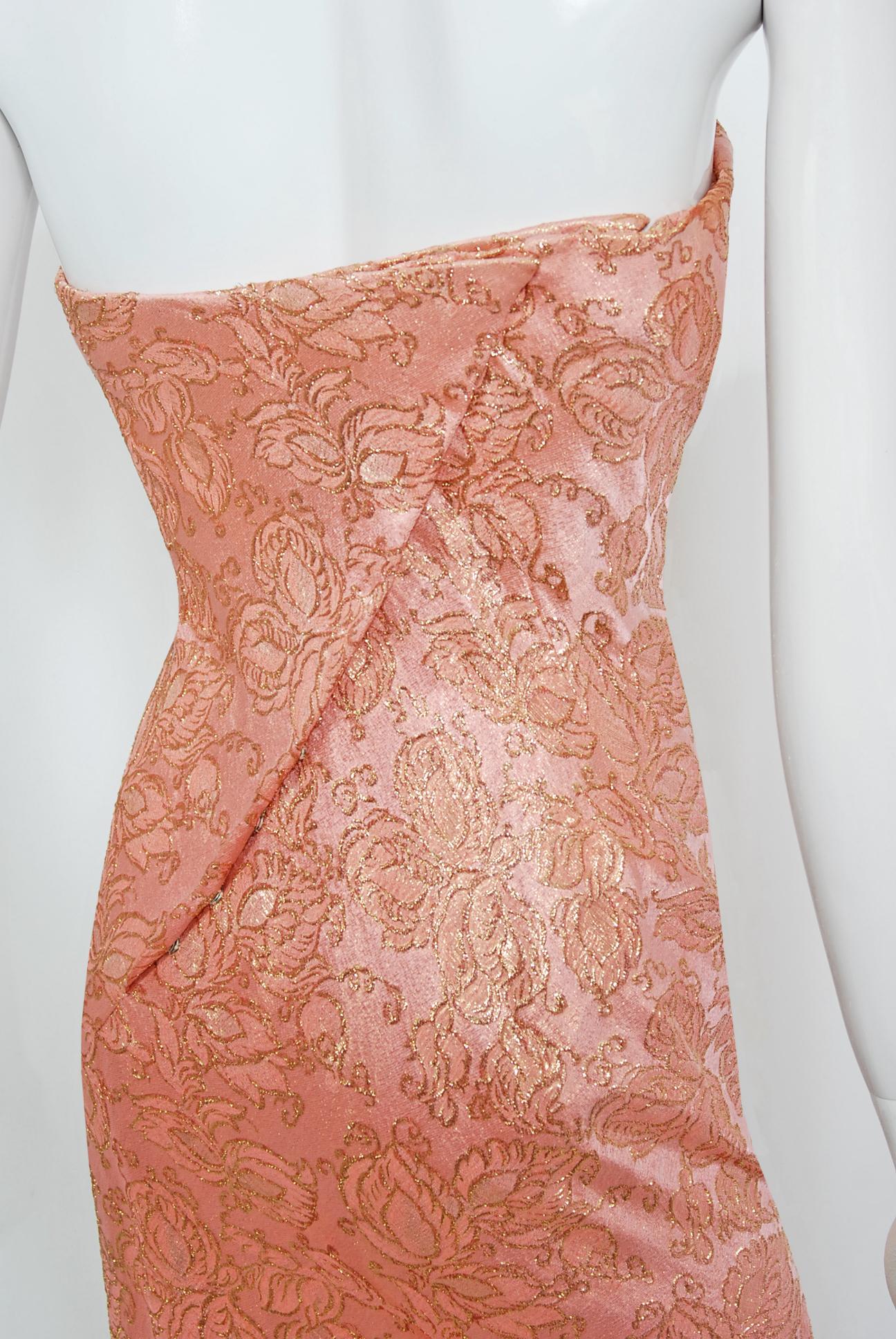 1965 Balenciaga Haute Couture Museum-Held Metallic Rosa Gold Perlenbesetztes Seidenkleid im Angebot 5