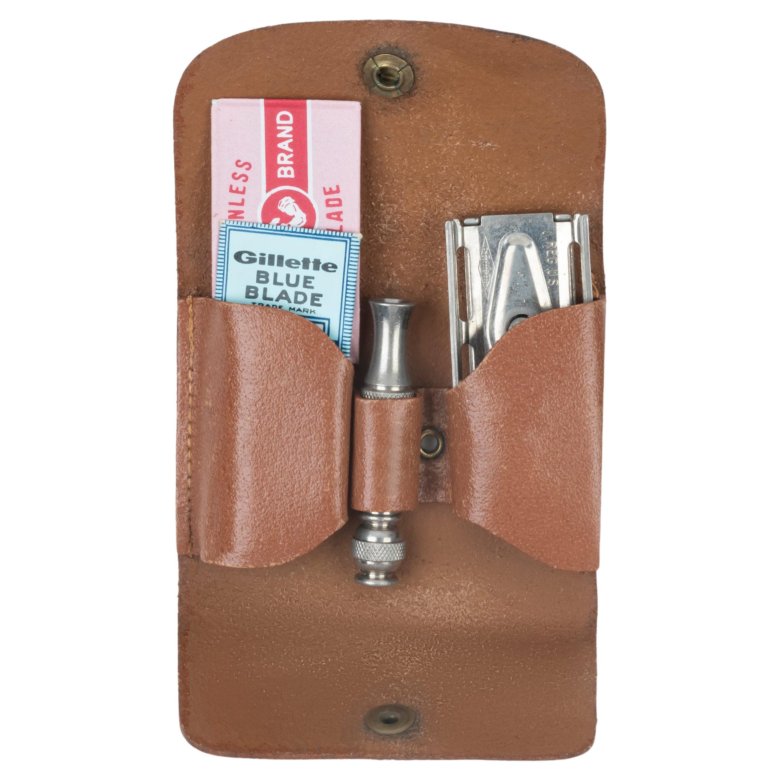 Vintage 1964 Gillette Travel Tech De Safety Razor Set in Leather Case For Sale