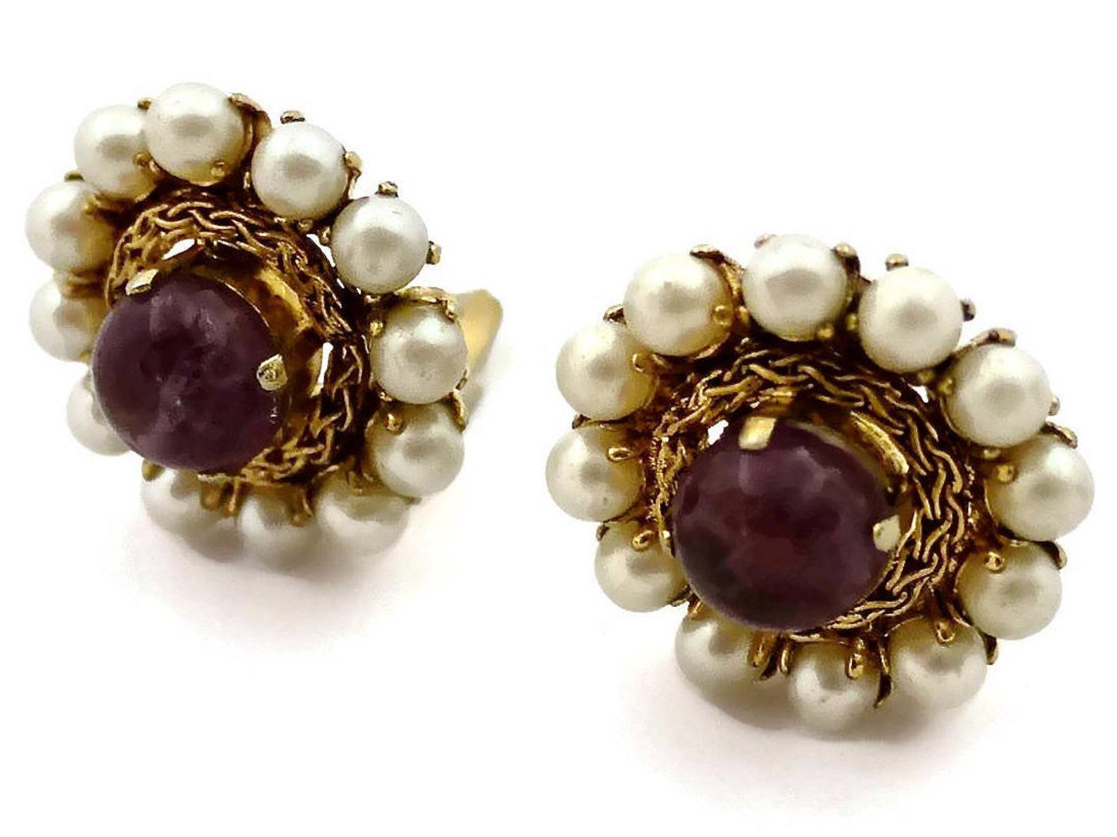 Vintage 1965 CHRISTIAN DIOR Amethyst Cabochon Pearl Earrings

Measurements:
Height: 1.06 inches (2.7 cm)
Width: 1.06 inches (2.7 cm)
Depth: 0.55 inch (1.4 cm)

Features:
- 100% Authentic CHRISTIAN DIOR.
- Amethyst cabochon embellished with glass