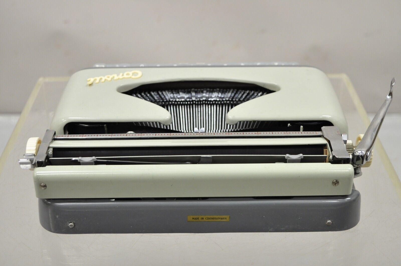 Vintage 1965 Consul 232 Portable Typewriter in two-tone slate/sky grey in Case For Sale 2