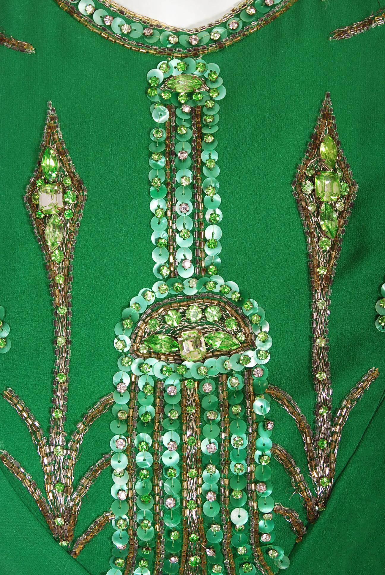 1965 Pierre Cardin Alta Costura Vestido caftán drapeado de gasa de seda verde con cuentas Azul en venta