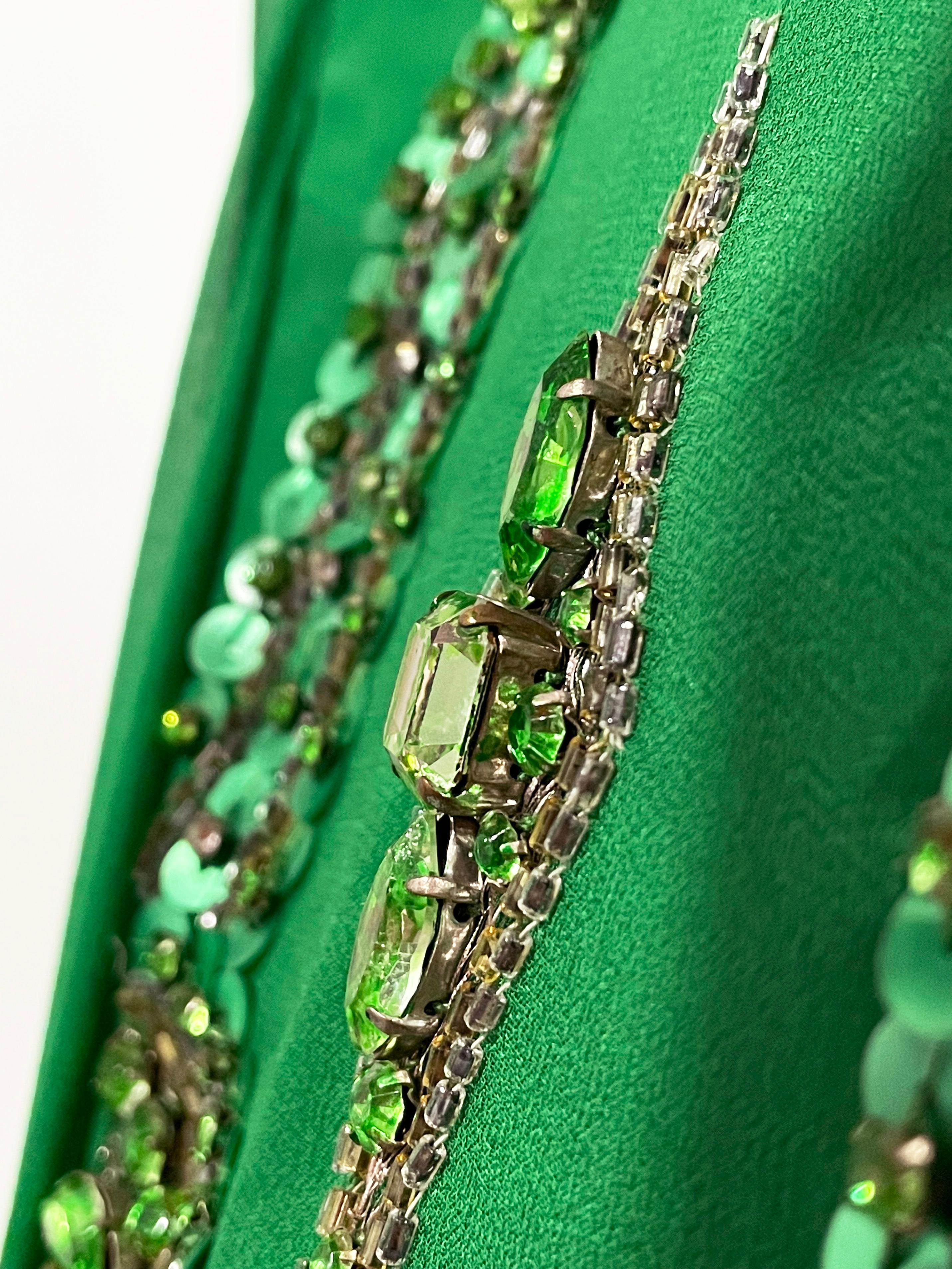 1965 Pierre Cardin Alta Costura Vestido caftán drapeado de gasa de seda verde con cuentas en Bueno estado para la venta en Beverly Hills, CA