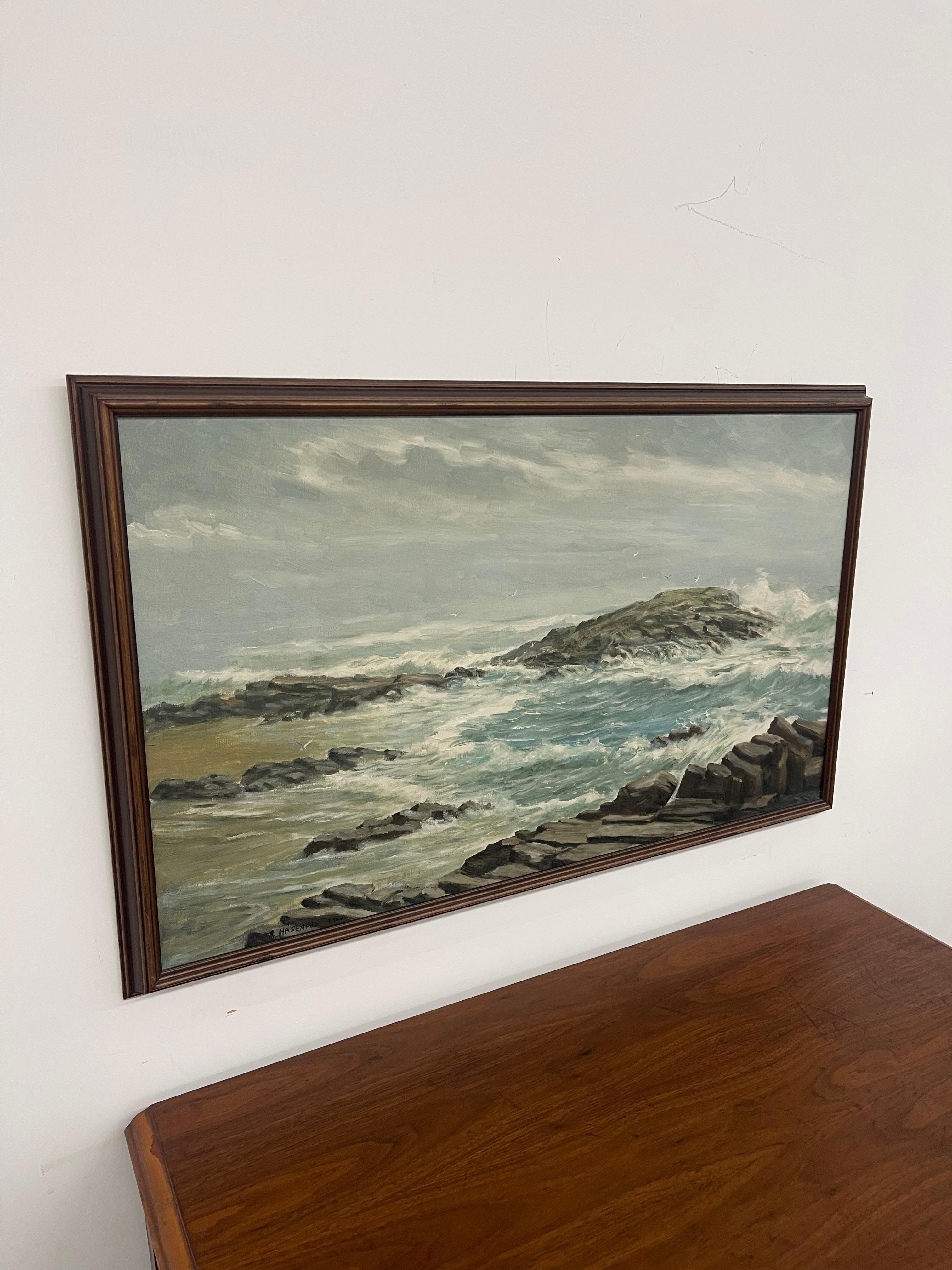  Quadro d'epoca splendidamente reso che raffigura un paesaggio marino costiero, firmato e datato R. Hasenfus 1965 nell'angolo in basso a sinistra. La composizione cattura la cruda energia delle onde dell'oceano che si infrangono contro gli