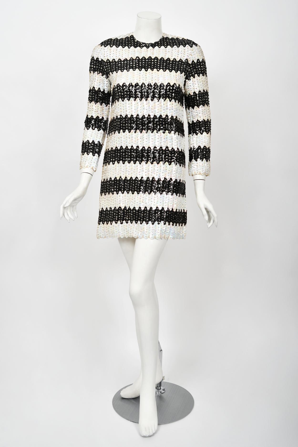 Betsey Johnson pour Paraphernalia - Robe courte vintage à sequins documentée, 1966 en vente 11