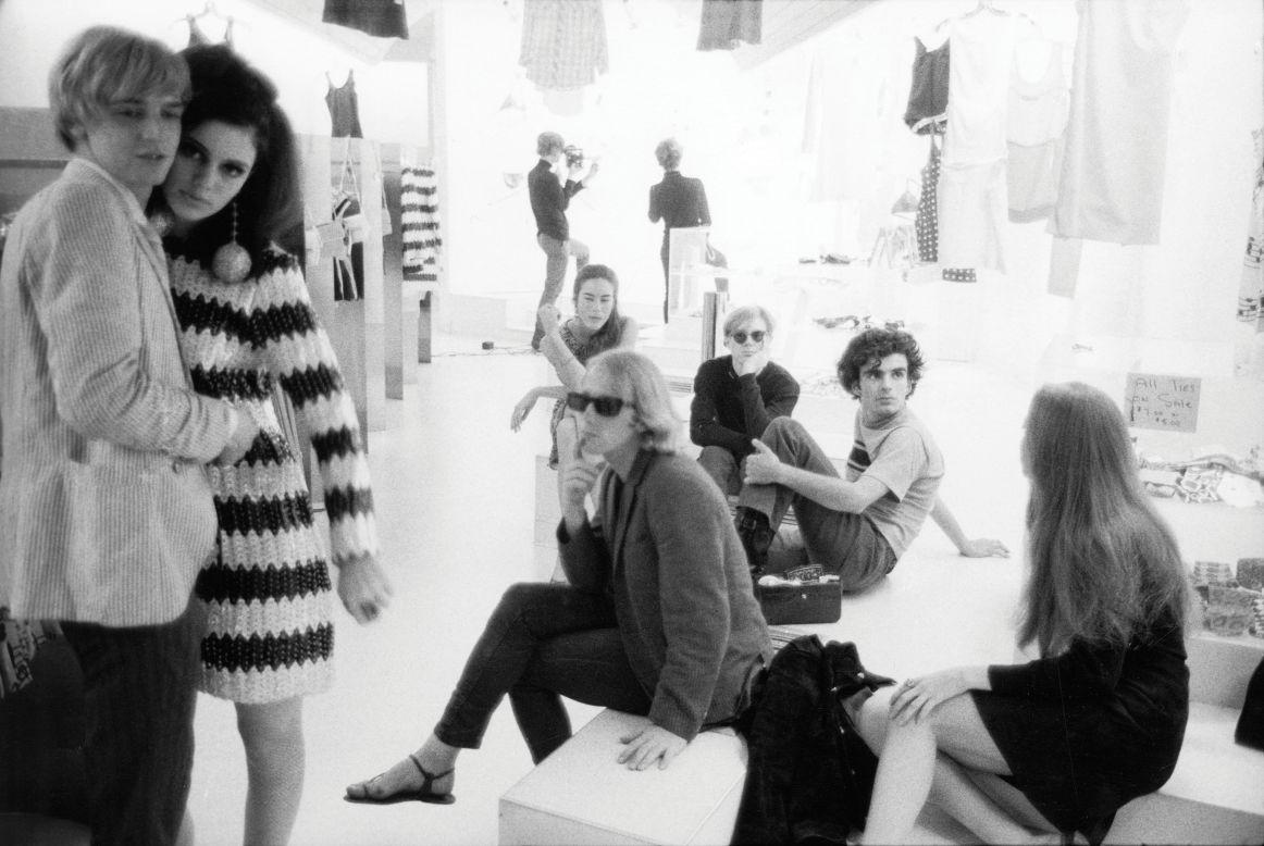 Vintage 1966 Betsey Johnson für Paraphernalia Dokumentierte Pailletten Mod Mini Kleid im Zustand „Gut“ im Angebot in Beverly Hills, CA