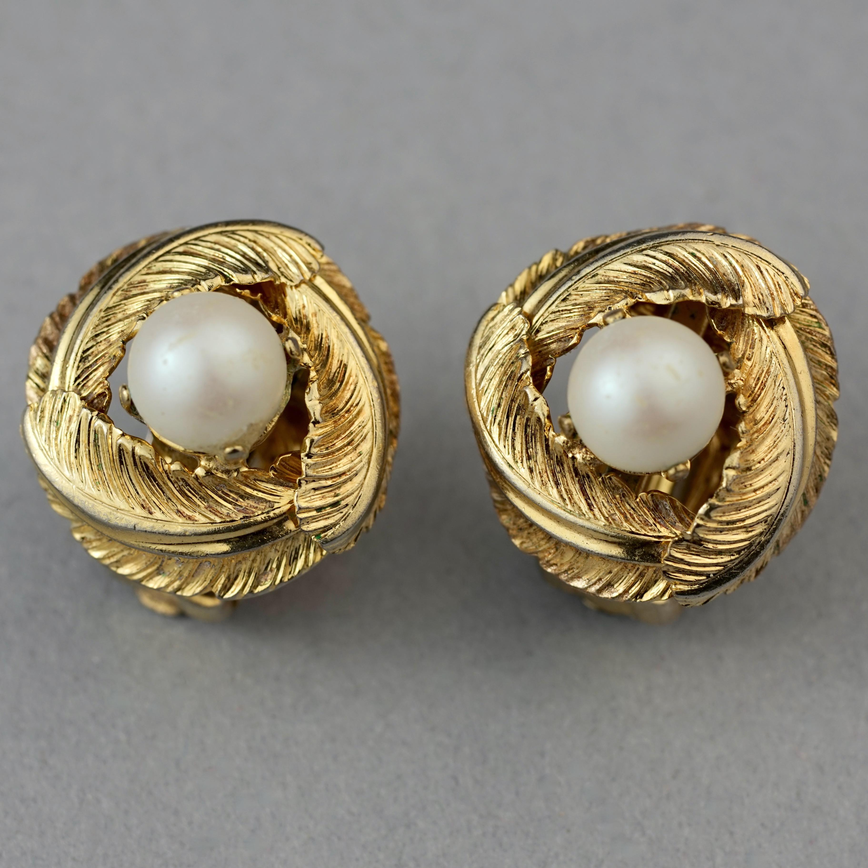 Vintage 1966 CHRISTIAN DIOR Pearl Leaves Earrings In Good Condition In Kingersheim, Alsace