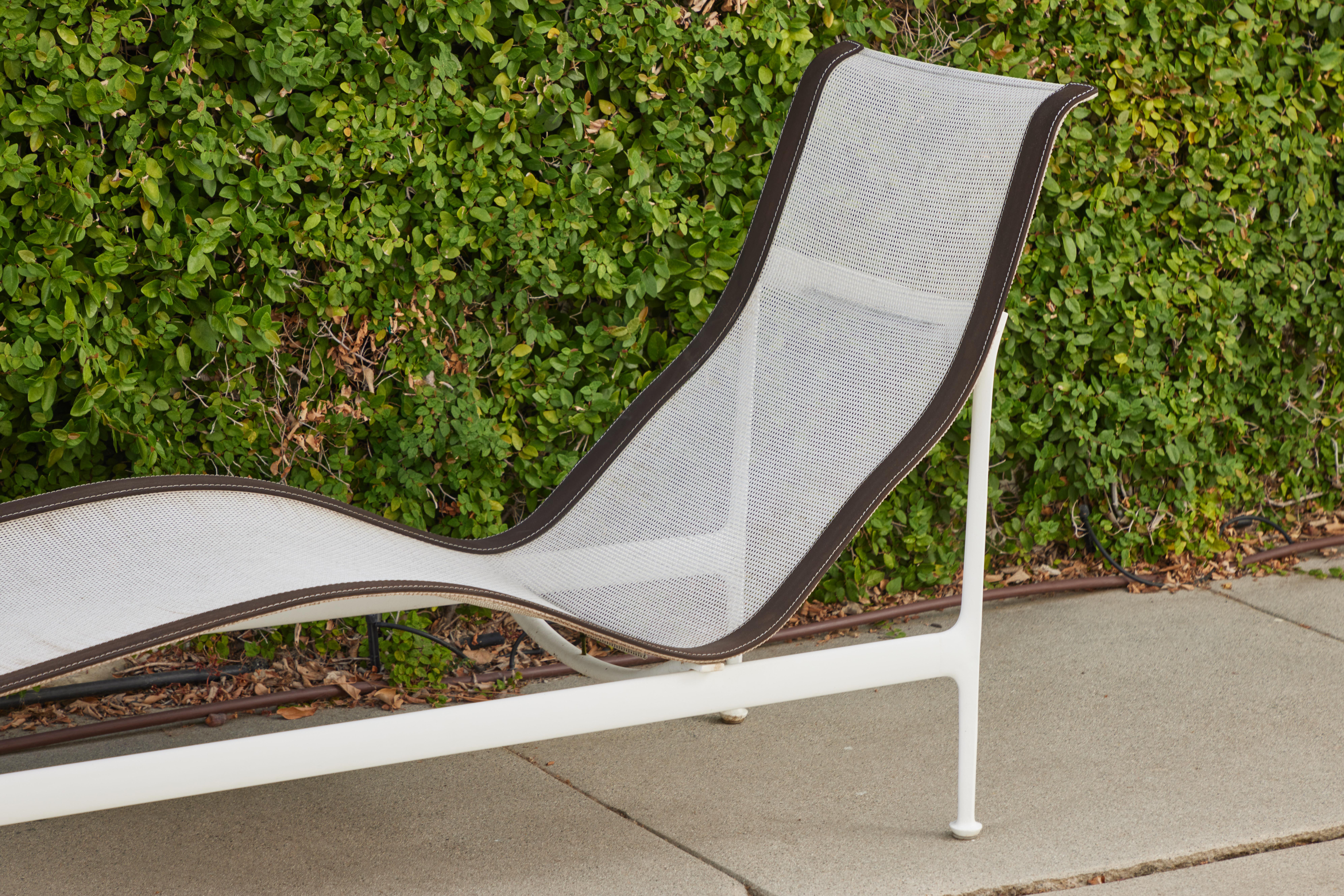 Vintage 1966 Richard Schultz Outdoor Contour Chaise Lounge for Knoll. Executed in enameled aluminum and mesh with Knoll manufacturer's stamp on the underside of the chair. 

A clean and iconic outdoor design launched in 1966 and in continual