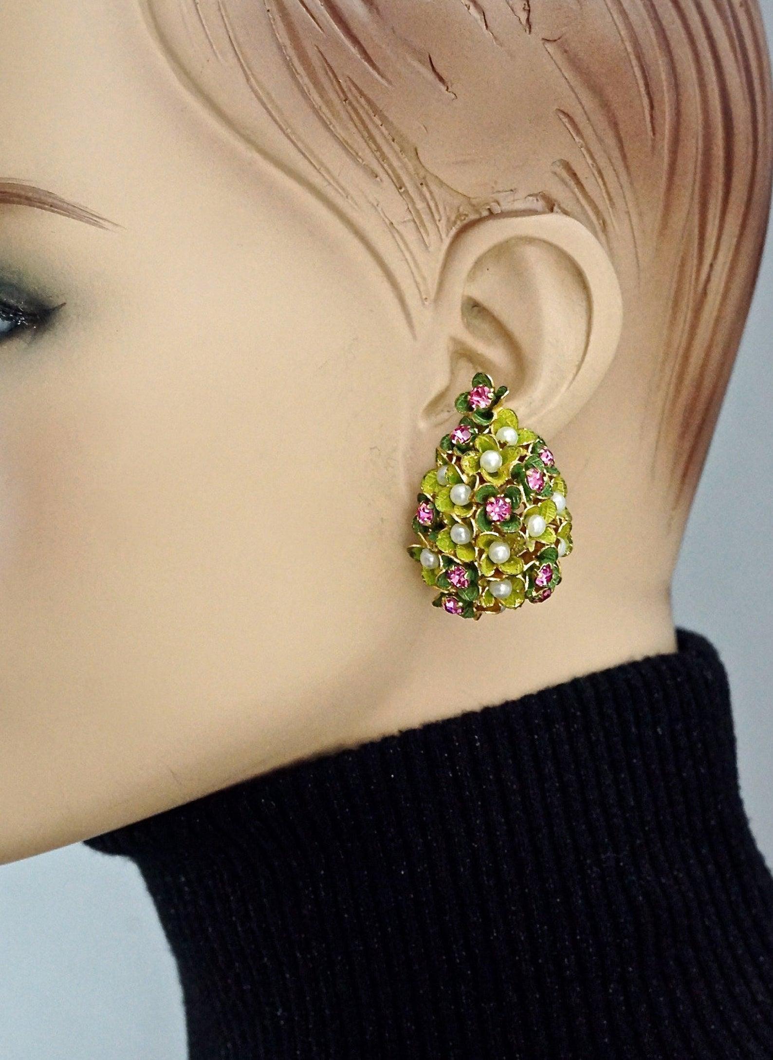 Vintage 1967 CHRISTIAN DIOR Cluster Enamel Flower Pearl Rhinestone Earrings

Measurements:
Height: 1.65 inch (4.2 cm)
Width: 1.10 inches (2.8 cm)
Weight: 13 grams

Features:
- 100% Authentic CHRISTIAN DIOR.
- Cluster enamel flowers embellished with