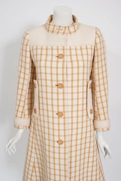 Vintage 1967 Courreges Couture Tan und Elfenbein karierten Wolle Mod Jacke Mantel