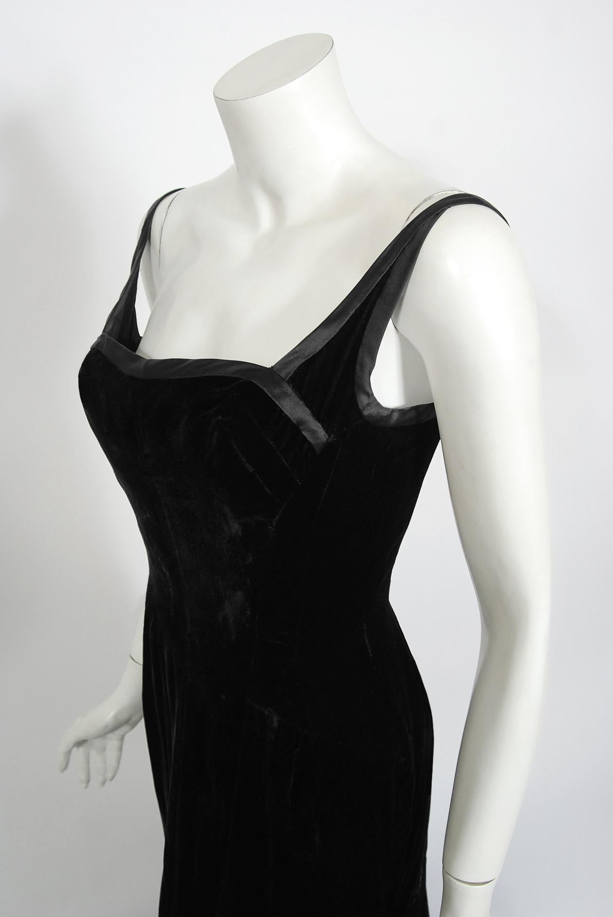 Vintage 1967 Don Loper Couture For Barbra Streisand Black Hourglass Gown & Hat In Good Condition In Beverly Hills, CA