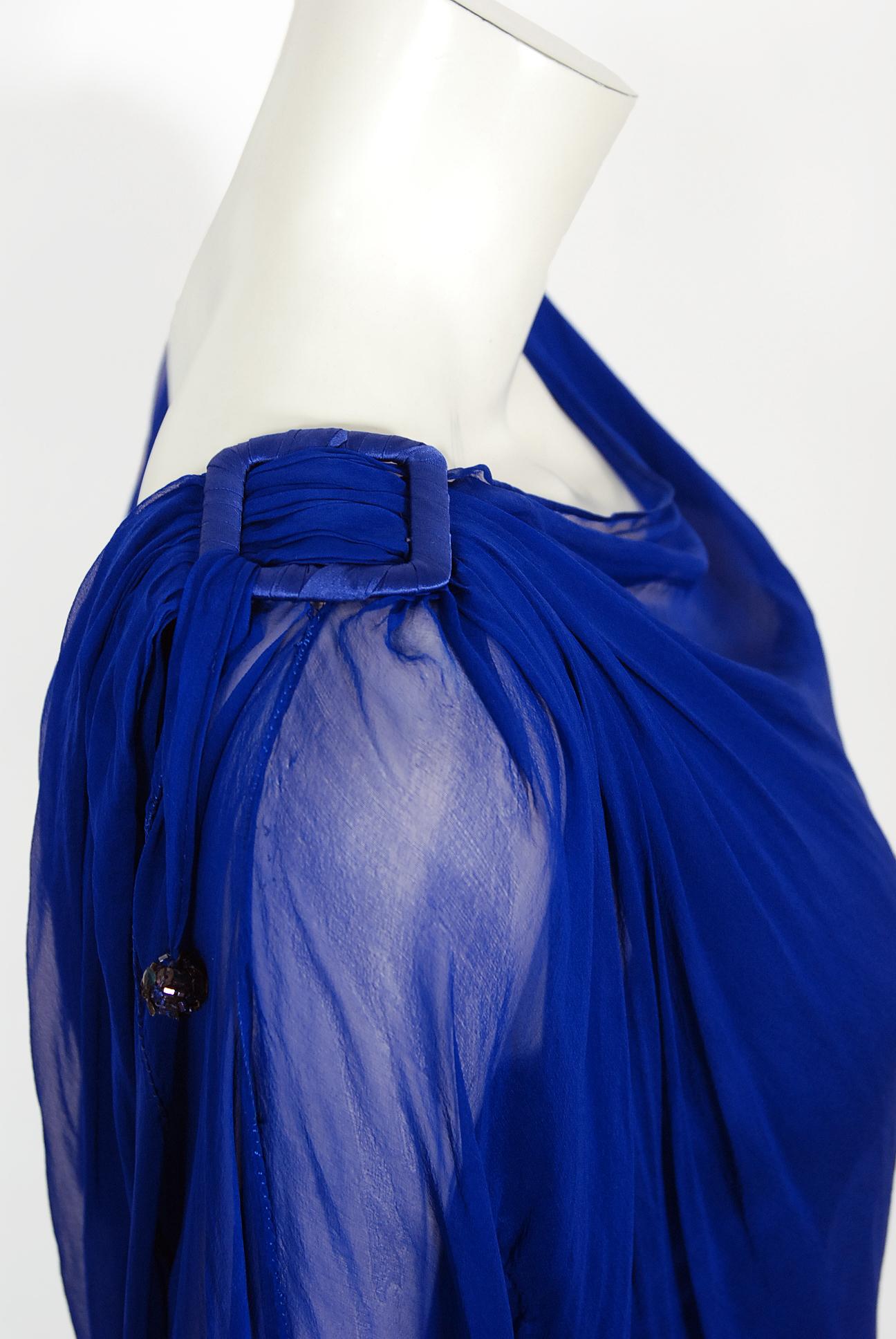 Givenchy Haute Couture kobaltblaues drapiertes Kaftankleid aus Seidenchiffon, 1967 Damen im Angebot