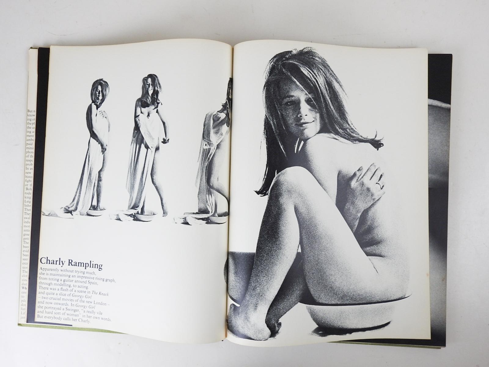 Mid-20th Century Vintage 1967 John Greens Birds of Britain Portrait Photographs Book For Sale