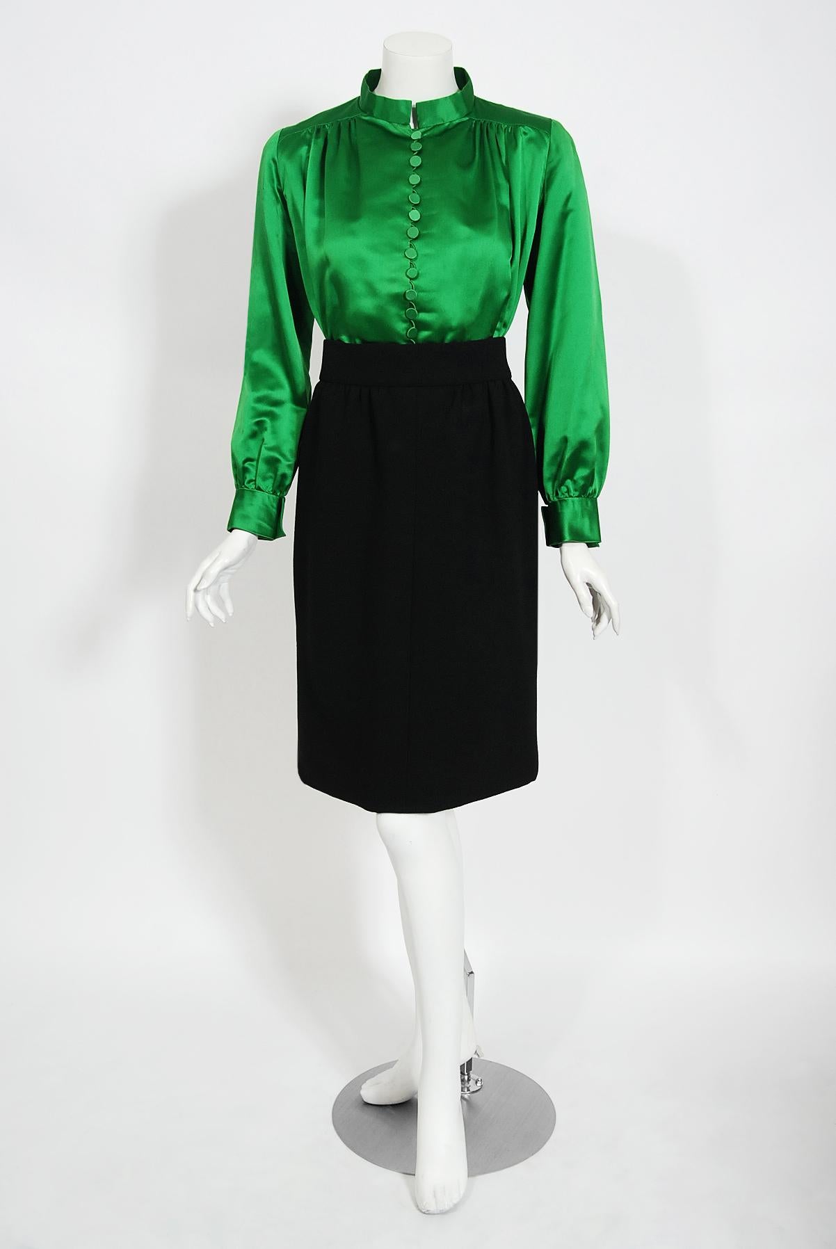 Vintage 1960s Burke Amey Couture Black Wool Green Silk Appliqué 3-Piece Mod Suit For Sale 4