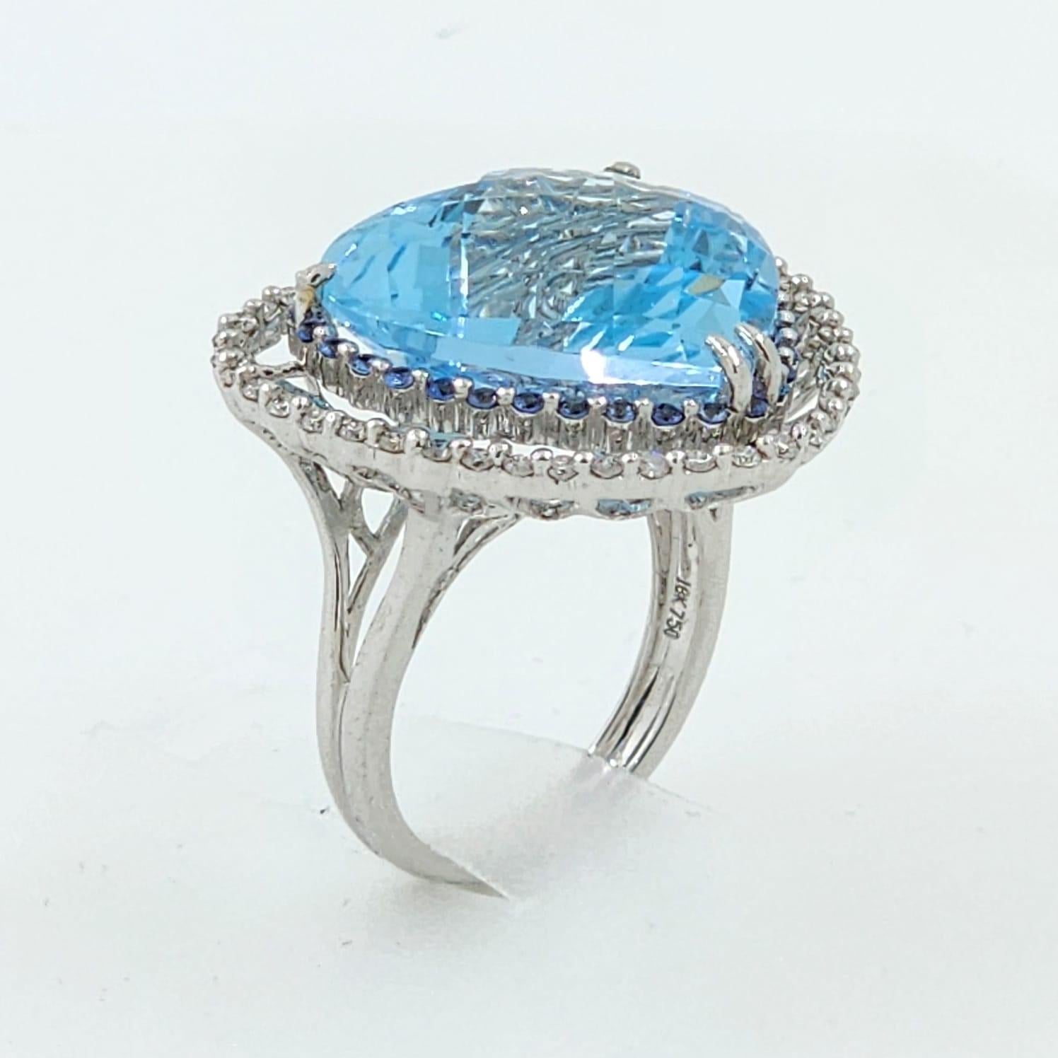 Contemporary  Vintage 19.68 Ct Blue Topaz Blue Sapphire Diamond Ring in 18 Karat White Gold For Sale