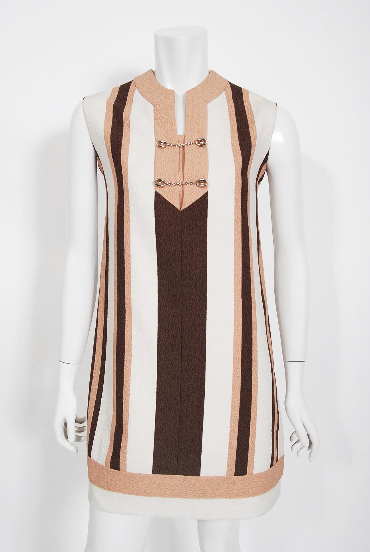 Gucci Couture Baumwoll-Pique gestreiftes elfenbeinfarbenes und rosafarbenes Mod-Mini-Tunikakleid, 1968 (Weiß) im Angebot