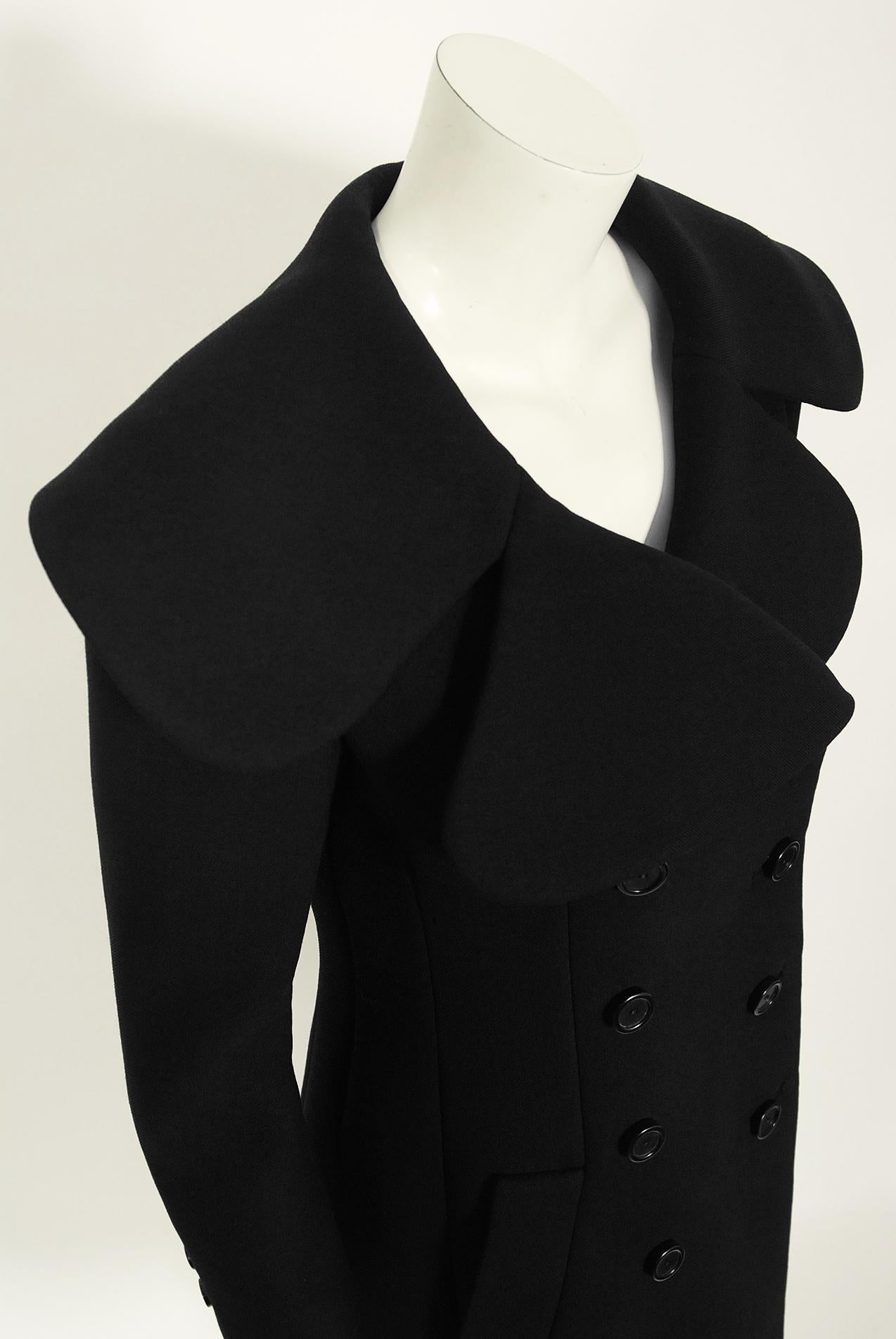 Noir Manteau vintage à double boutonnage en laine noire avec col surdimensionné Norman Norell, 1968 en vente