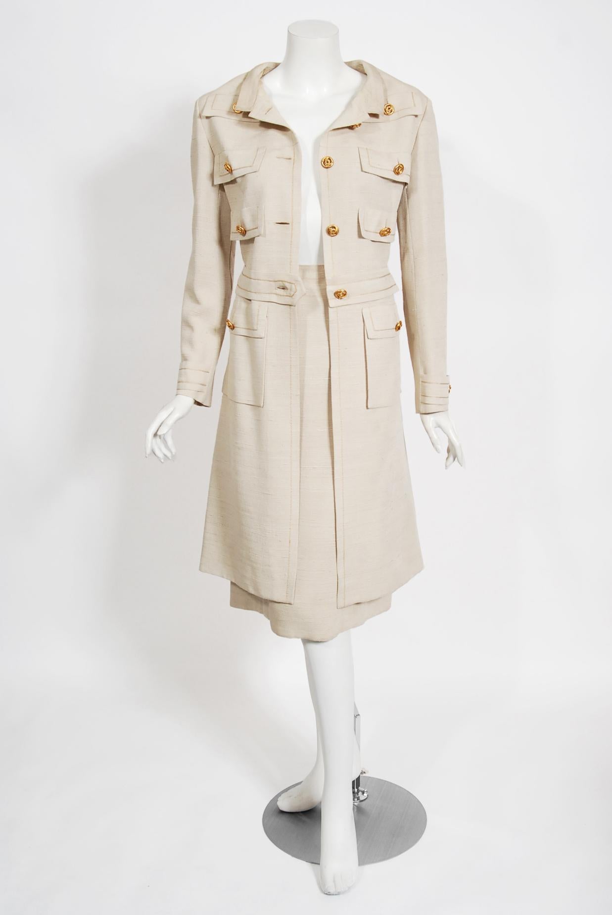 Women's Vintage 1969 Chanel Haute Couture Documented Oatmeal Linen Jacket Skirt Suit 