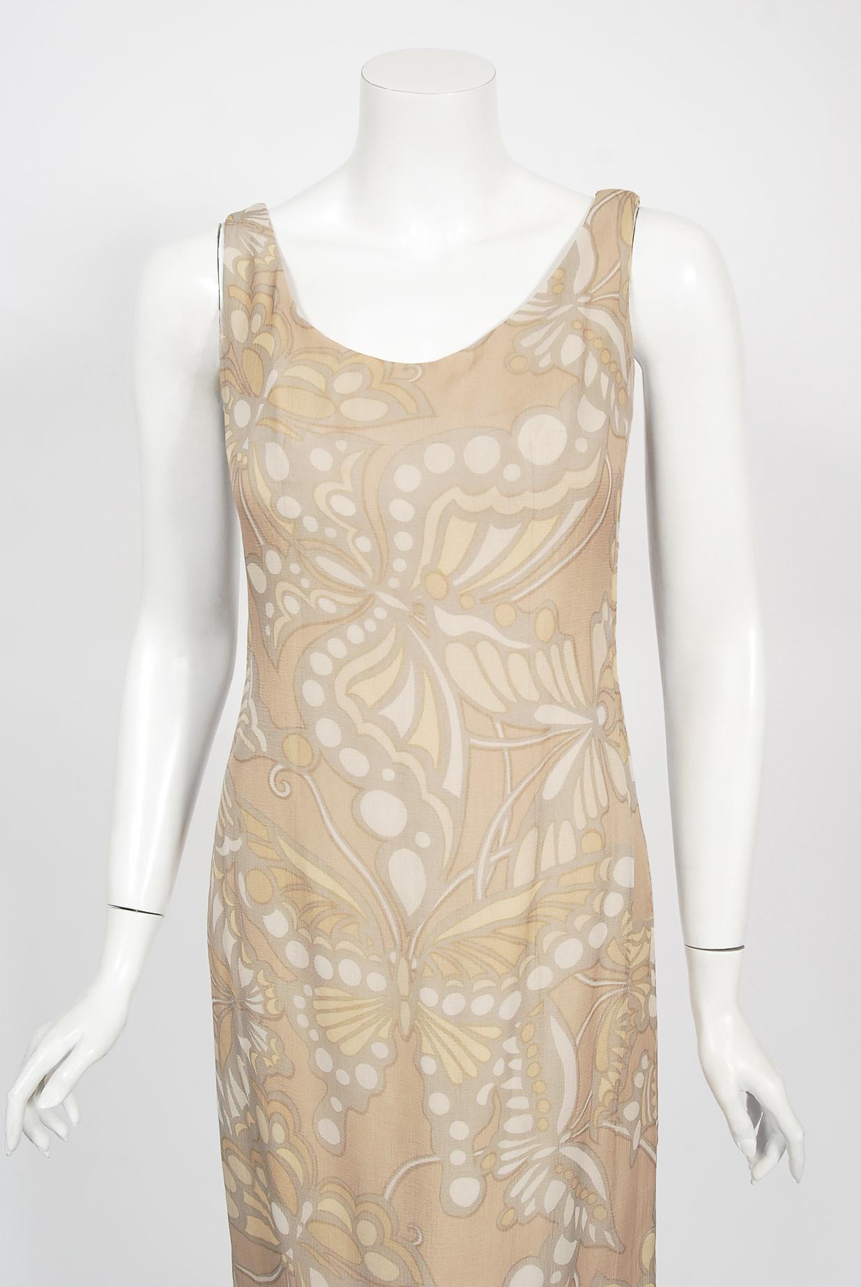 Galanos Couture - Robe droite plissée en soie transparente à imprimé papillons, couleur chair, vintage 1969 en vente 3