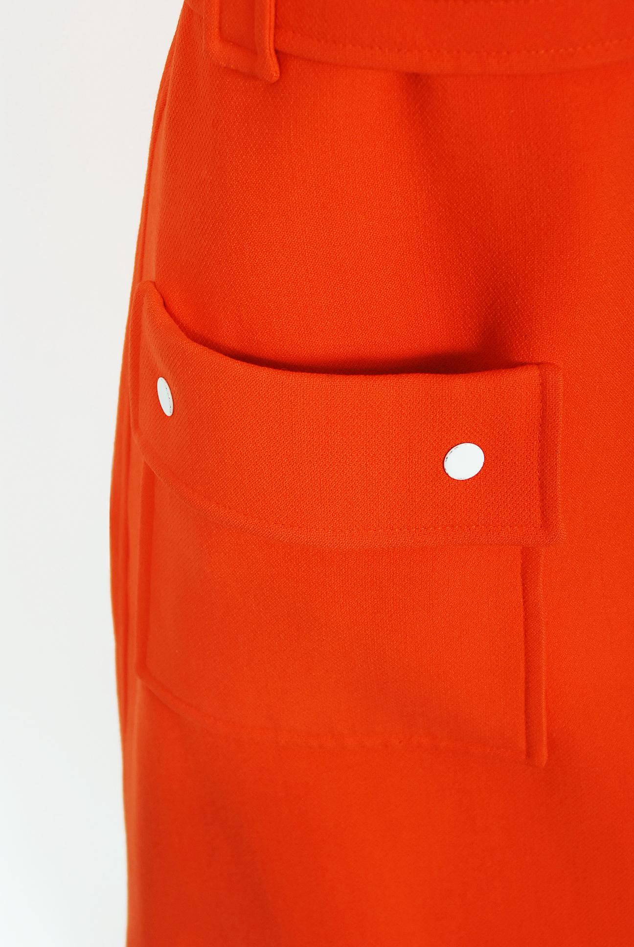 Rouge Courrèges Hyperbole - Robe courte sans manches en laine orange, époque spatiale, vintage, 1970 en vente
