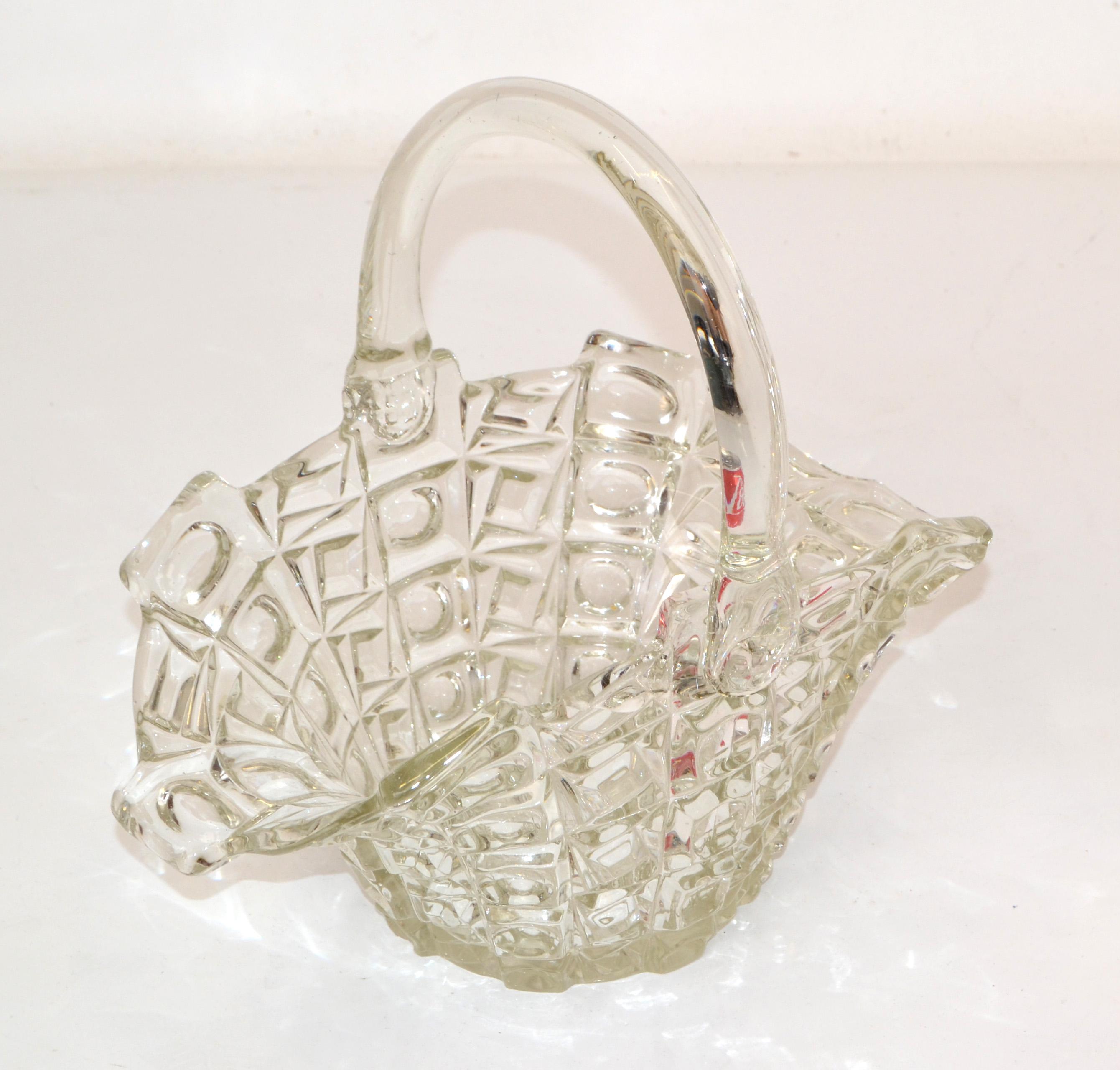 Vintage 1970 Decorative Clear Crystal Glass Bride Basket with Handle Centerpiece In Good Condition For Sale In Miami, FL