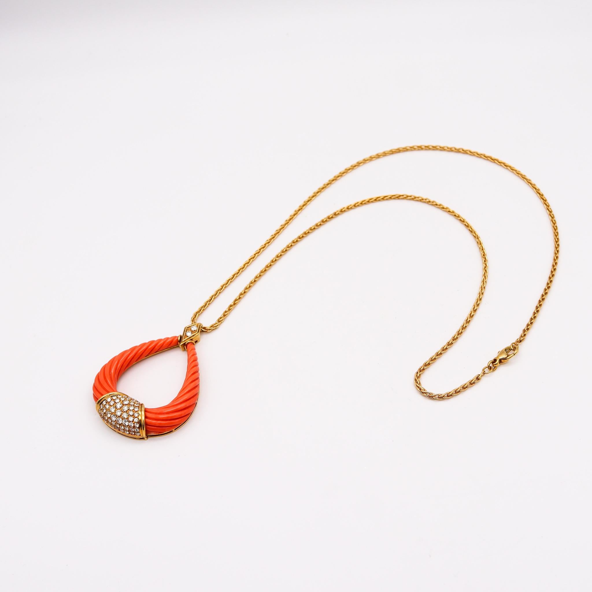 Vintage 1970 Fluted Coral Necklace Pendant in 18Kt Gold with 3.12 Ct in Diamonds In Excellent Condition In Miami, FL