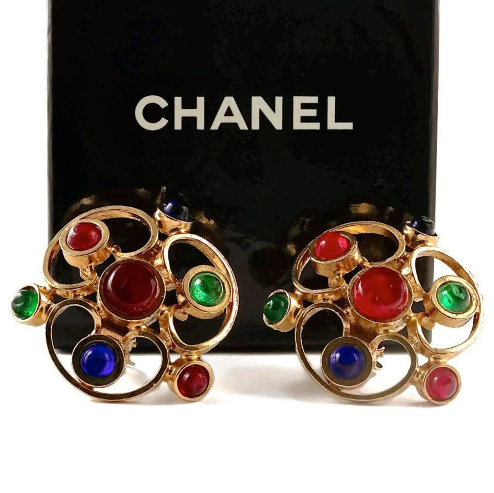 Vintage 1970 Massive CHANEL Gripoix Openwork Earrings In Excellent Condition In Kingersheim, Alsace