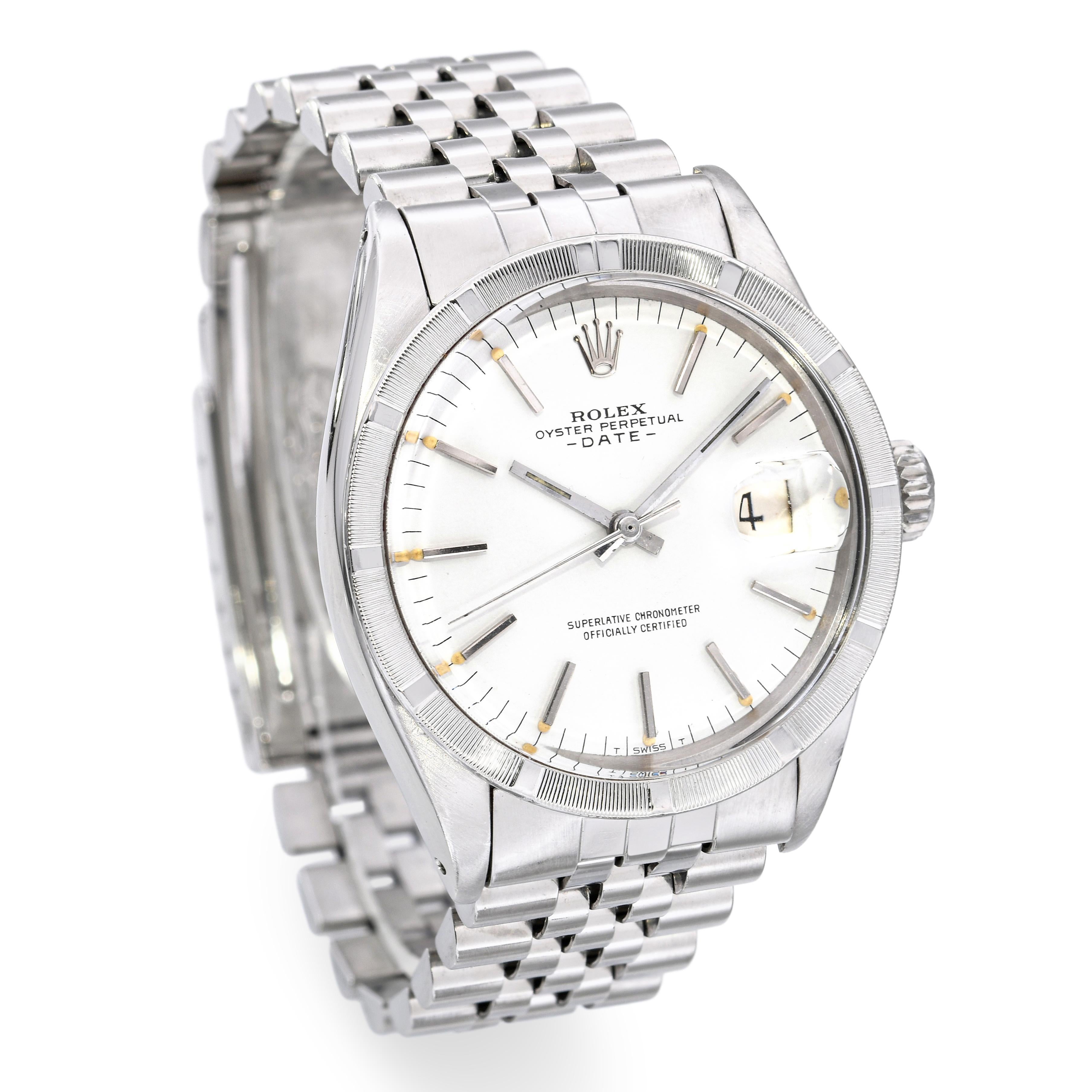 Vintage 1970 Rolex Oyster Perpetual Date Engine Turned White Dial Watch Ref 1501 Bon état - En vente à New York, NY
