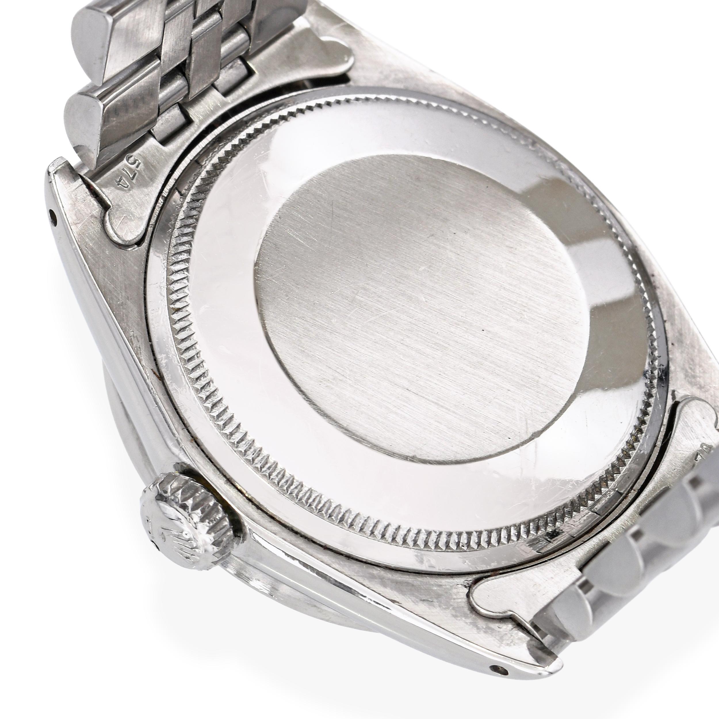 Vintage 1970 Rolex Oyster Perpetual Date Engine Turned White Dial Watch Ref 1501 en vente 3