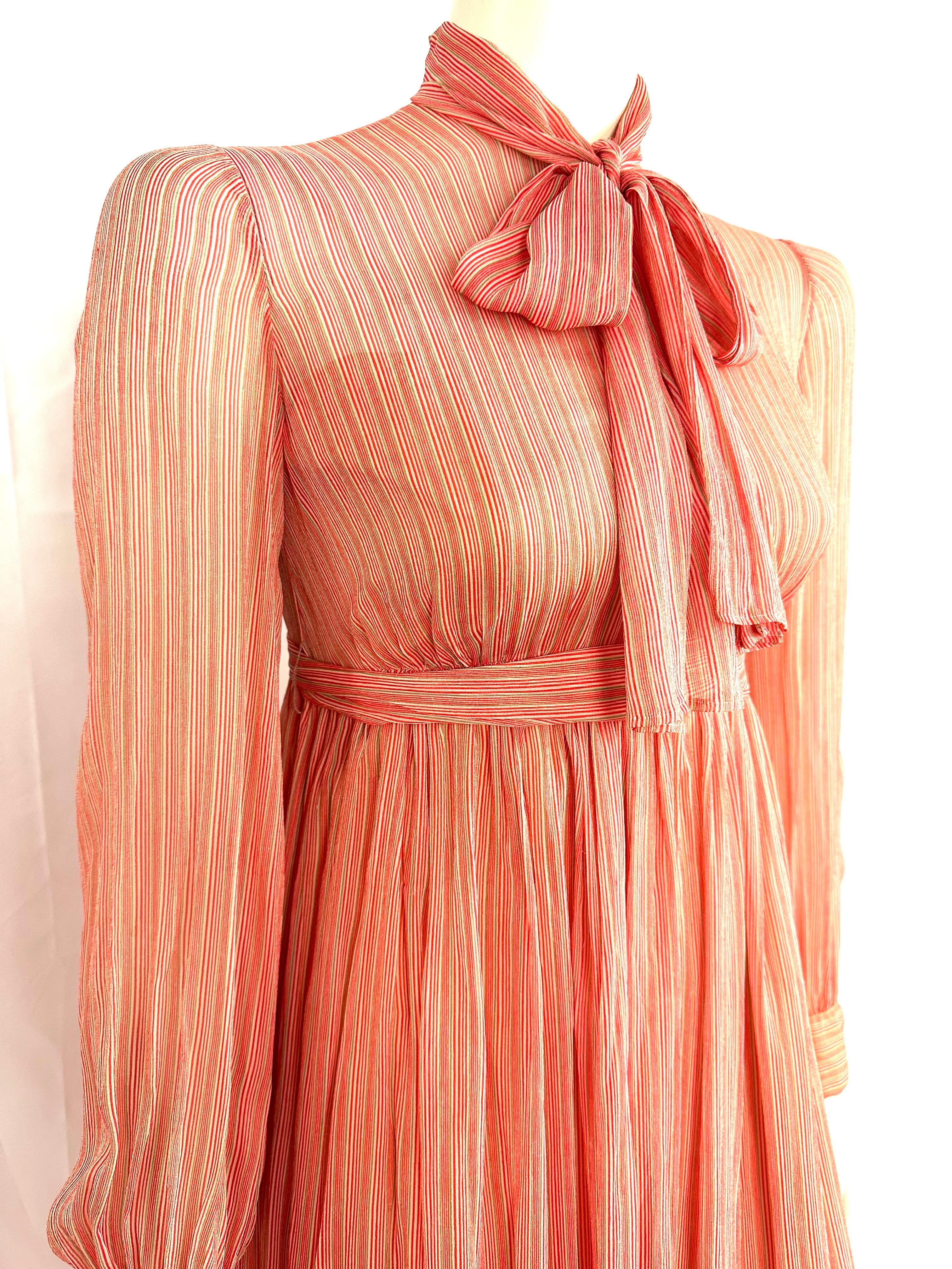 Vintage 1970's Jean Patou langes Seidenkleid aus Chiffon mit Streifen im Angebot 2