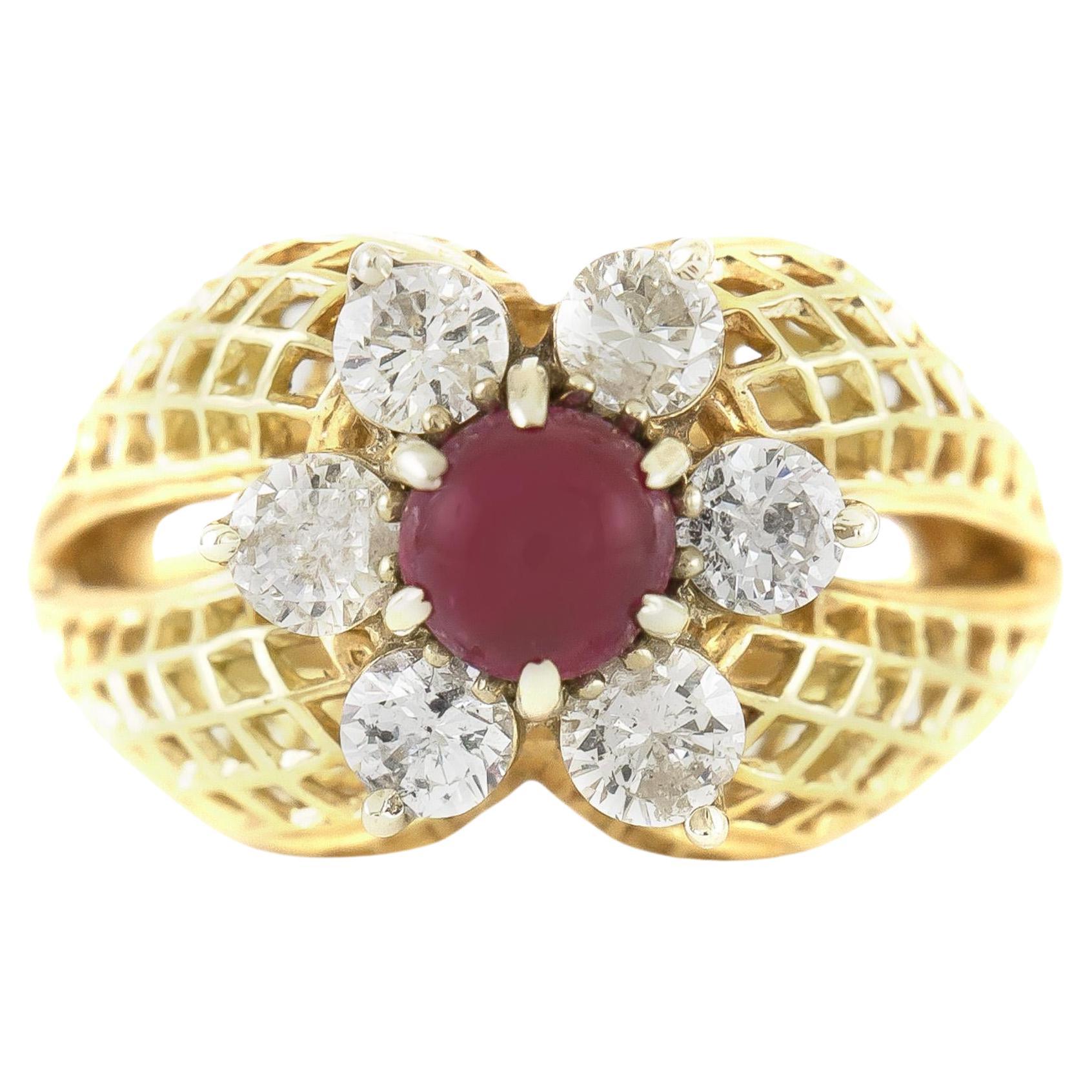 Vintage 1970 0.50 Carat Cabochon Rubis et 0.69 Carat Diamants Bague en or en vente