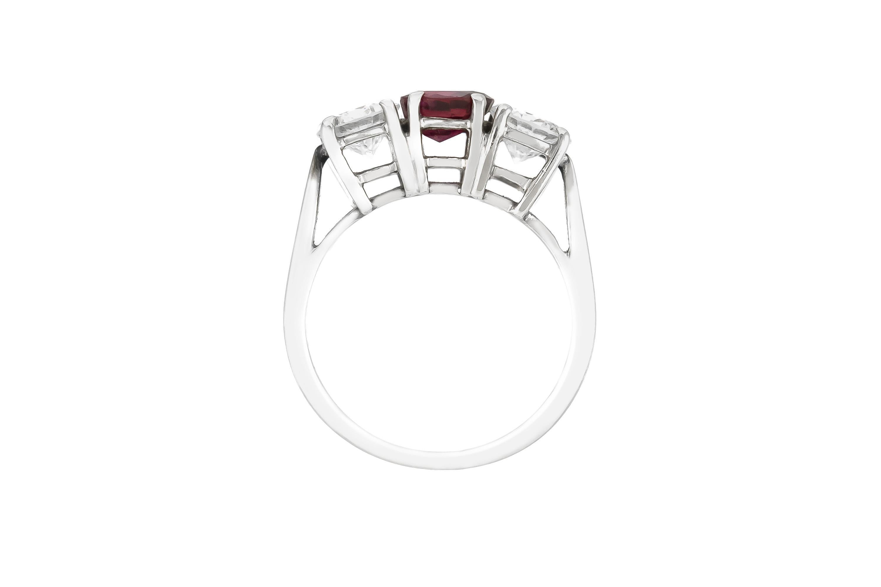 Taille ovale Vintage 1970 0.90 Carat Round Cut Ruby and 1.60 Carat Diamond Ring en vente
