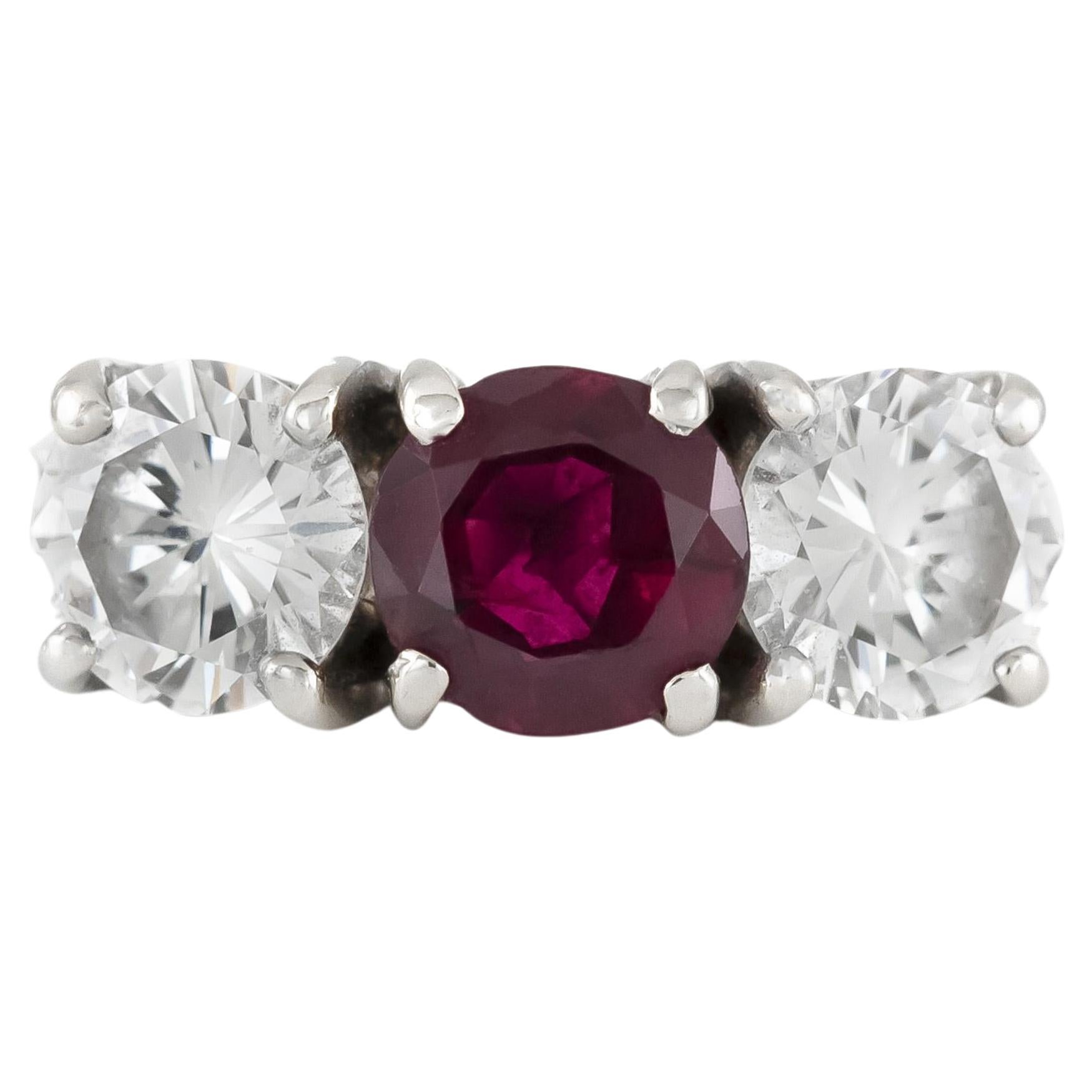 Vintage 1970 0.90 Carat Round Cut Ruby and 1.60 Carat Diamond Ring en vente
