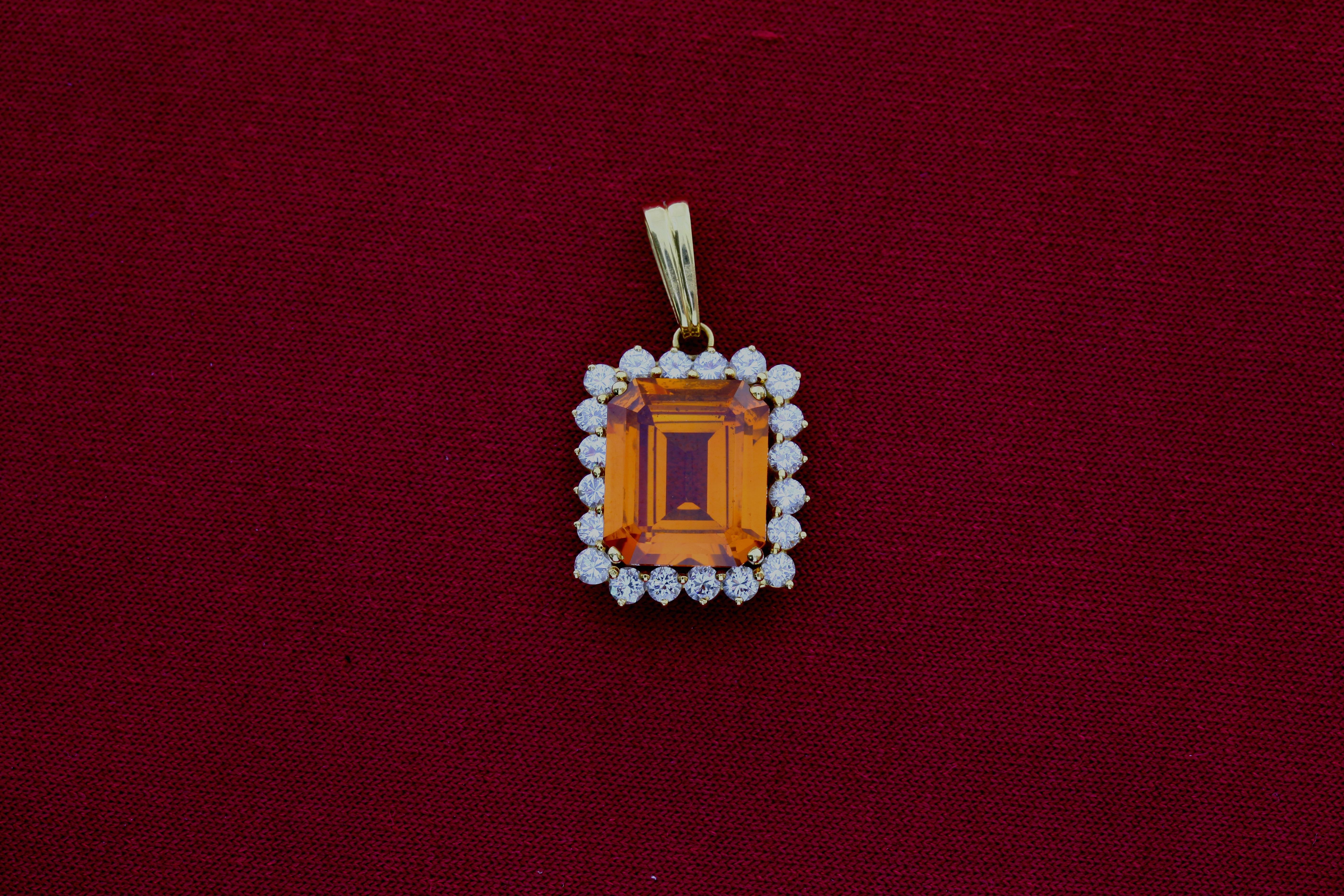 Vintage 1970s 10 Carat Orange Sapphire Pendant In Fair Condition For Sale In New York, NY