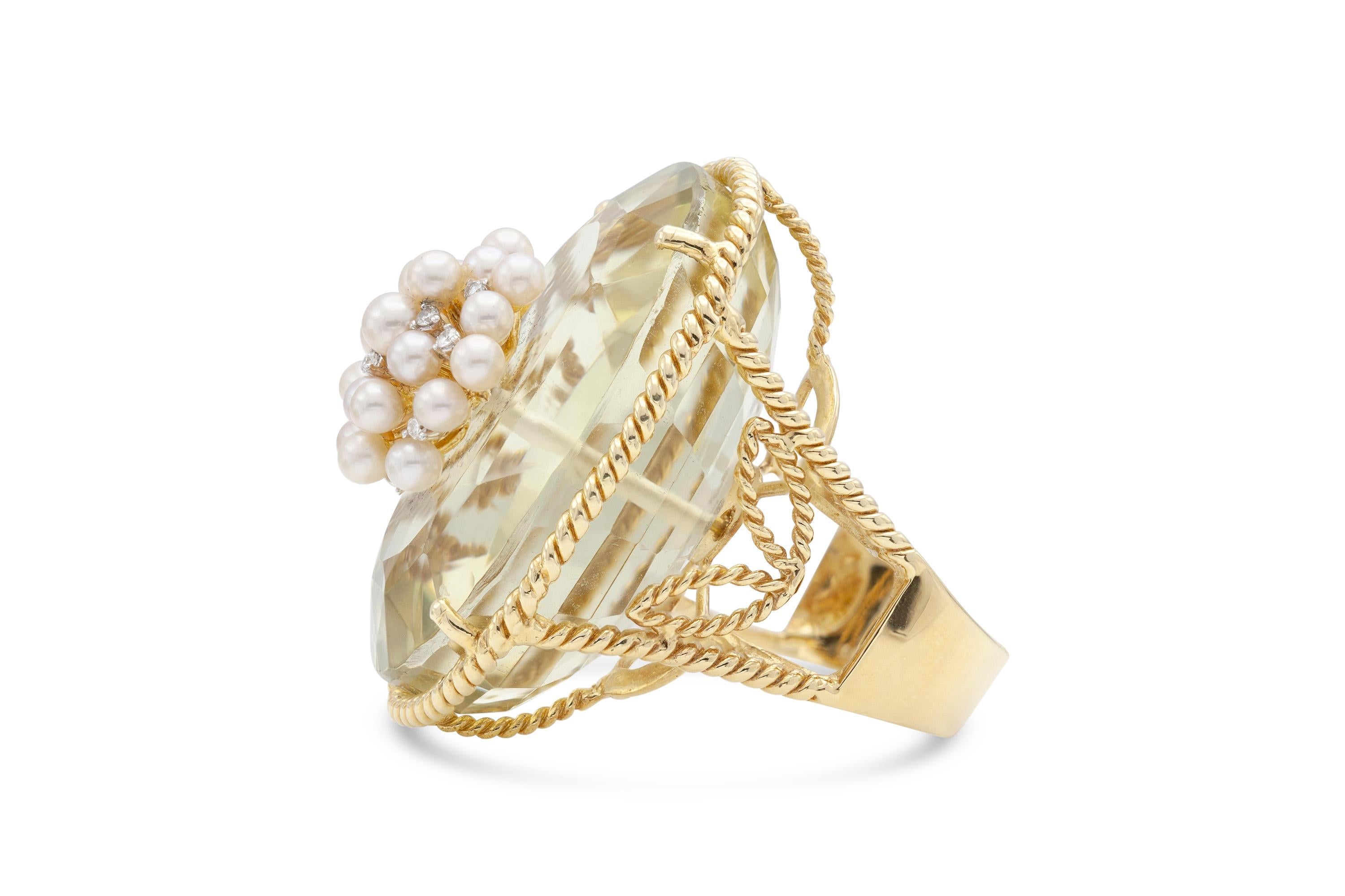 Taille ovale Vintage 1970s 100.00 Carat Citrine Ring with Pearls and Diamonds en vente