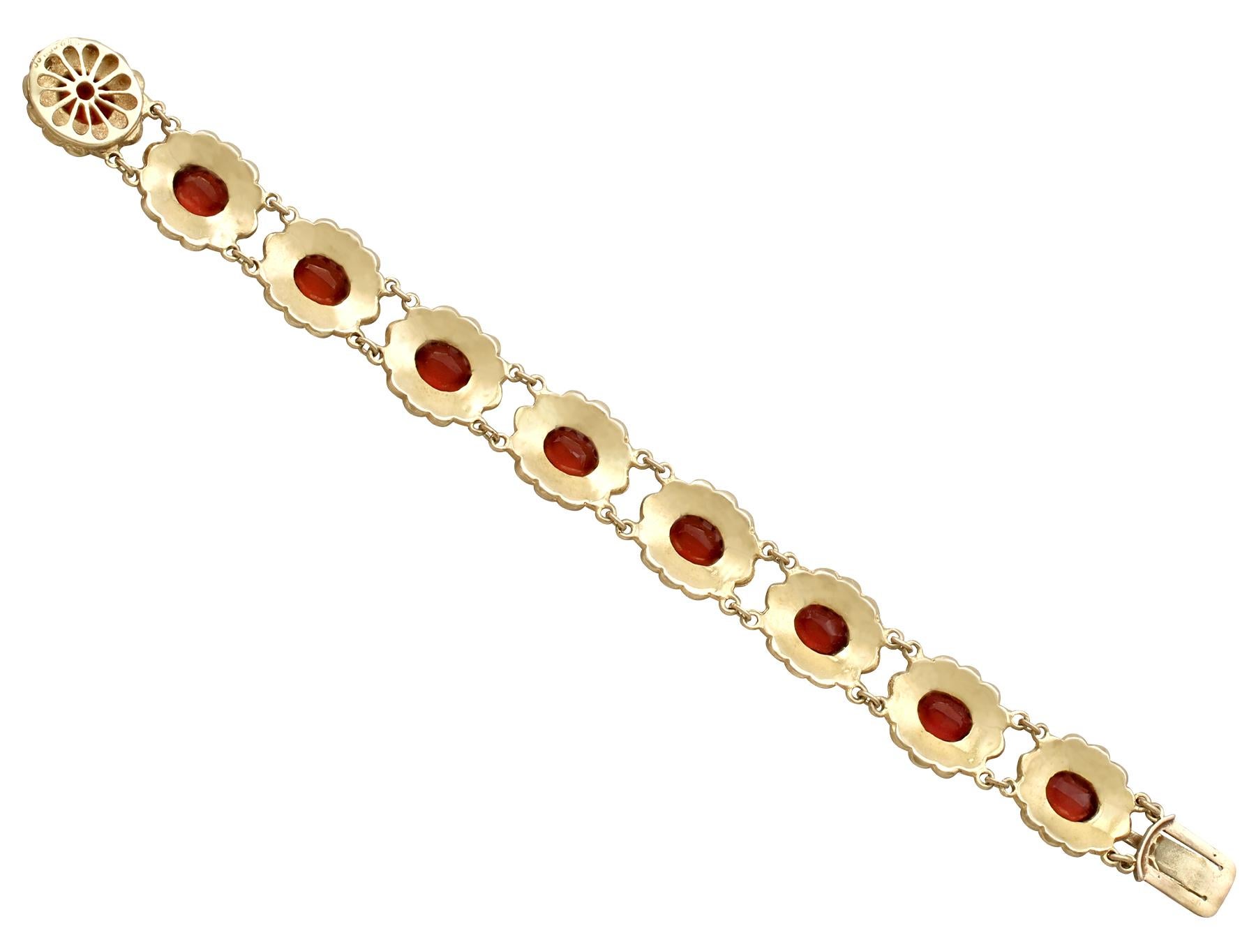 Retro Vintage 1970s 13.95 Carat Garnet and Pearl Yellow Gold Bracelet