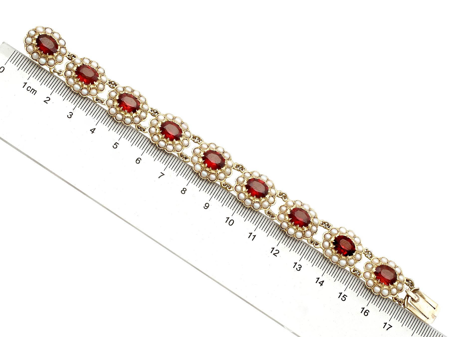 Vintage 1970s 13.95 Carat Garnet and Pearl Yellow Gold Bracelet In Excellent Condition In Jesmond, Newcastle Upon Tyne
