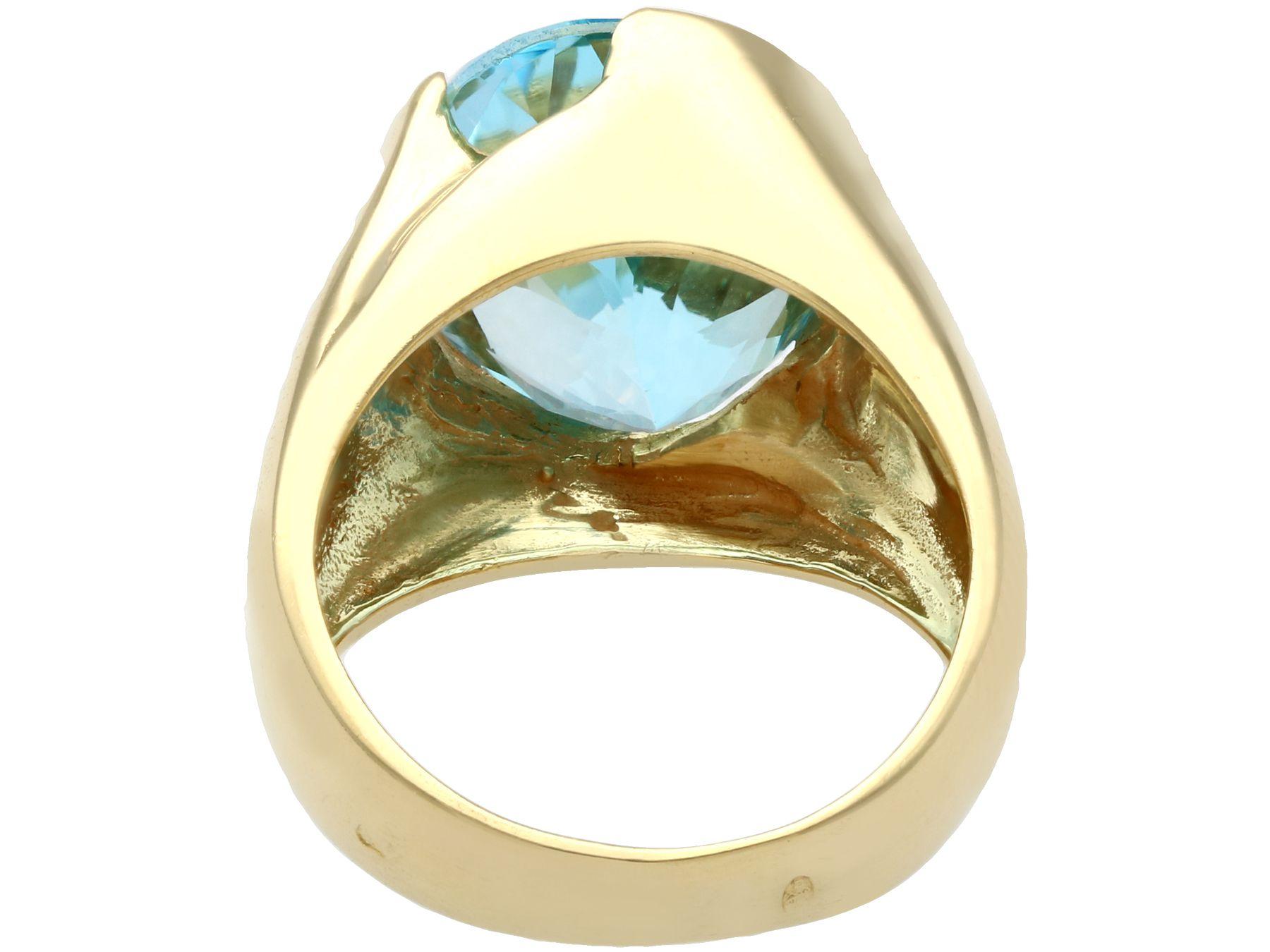 Vintage 1970s 14.12 Carat Oval Cut Topaz Gold Cocktail Ring In Excellent Condition For Sale In Jesmond, Newcastle Upon Tyne