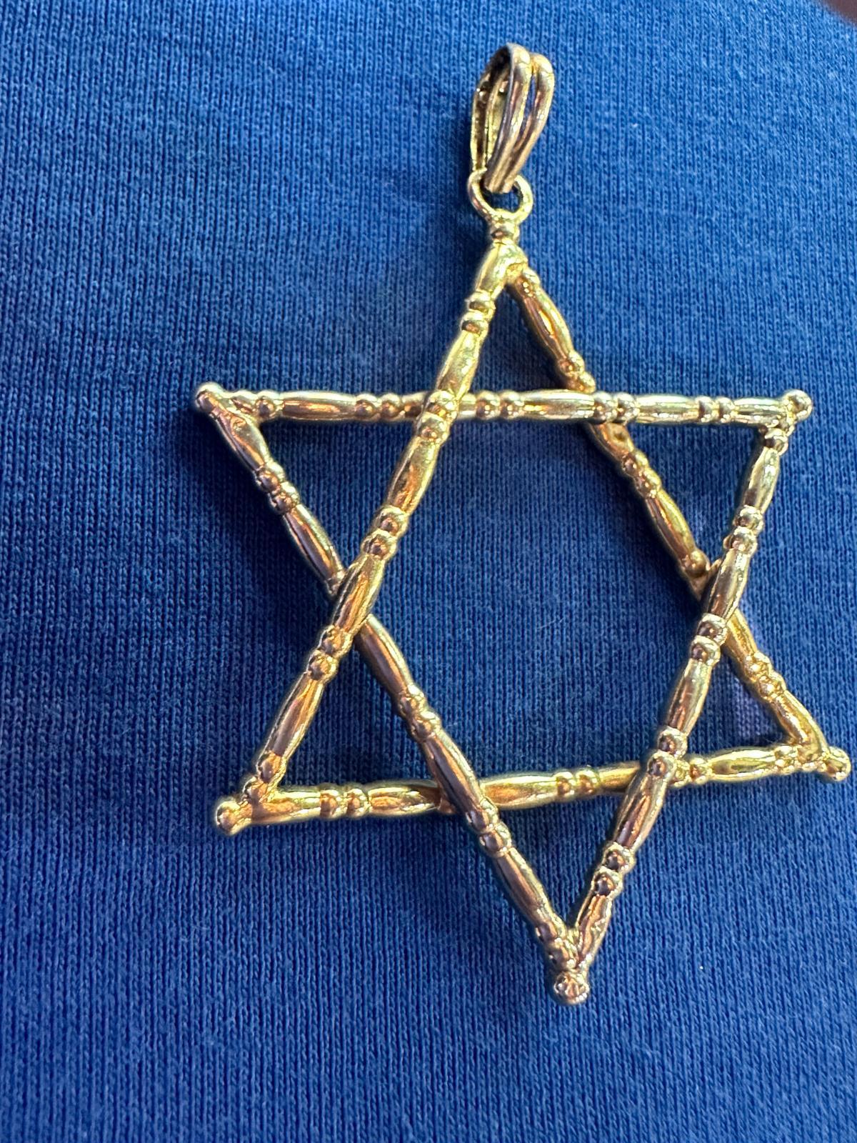 Vintage 1970's 14K Gold Bamboo-Style Star of David Pendant In Excellent Condition For Sale In New York, NY