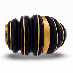 Vintage 1970s 14k Yellow Gold Onyx Cocktail Ring, Designer Unknown