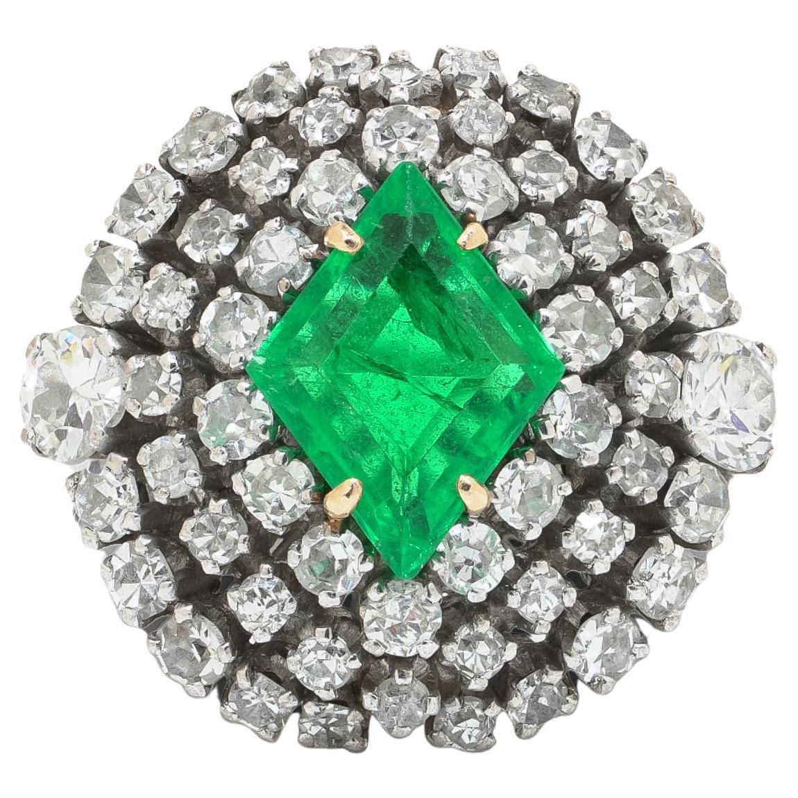 Vintage 1970s 14KT Weißgold Smaragd 
Diamant Cluster Ring im Angebot