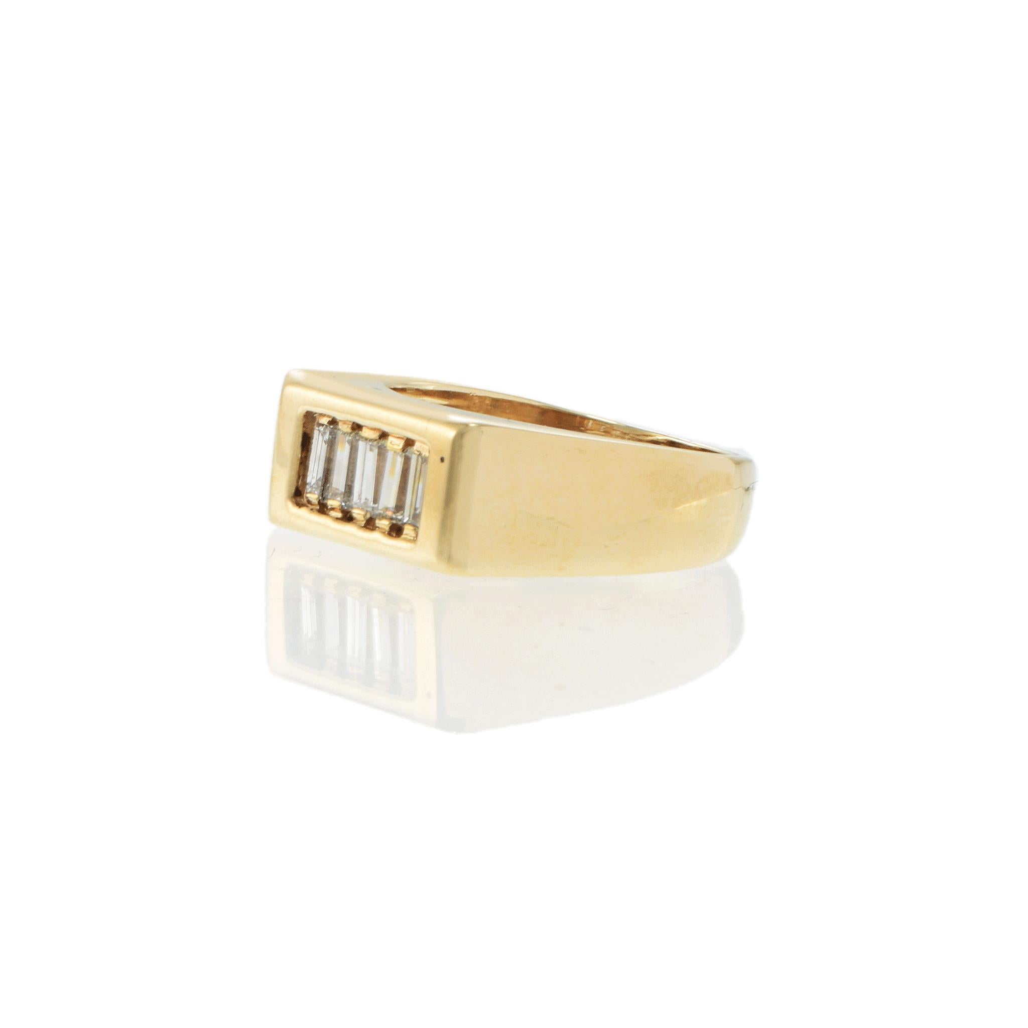 Vintage 1970s 14KT Yellow Gold Baguette Diamond Five-Stone Ring (bague à cinq pierres en or jaune) Bon état - En vente à New York, NY