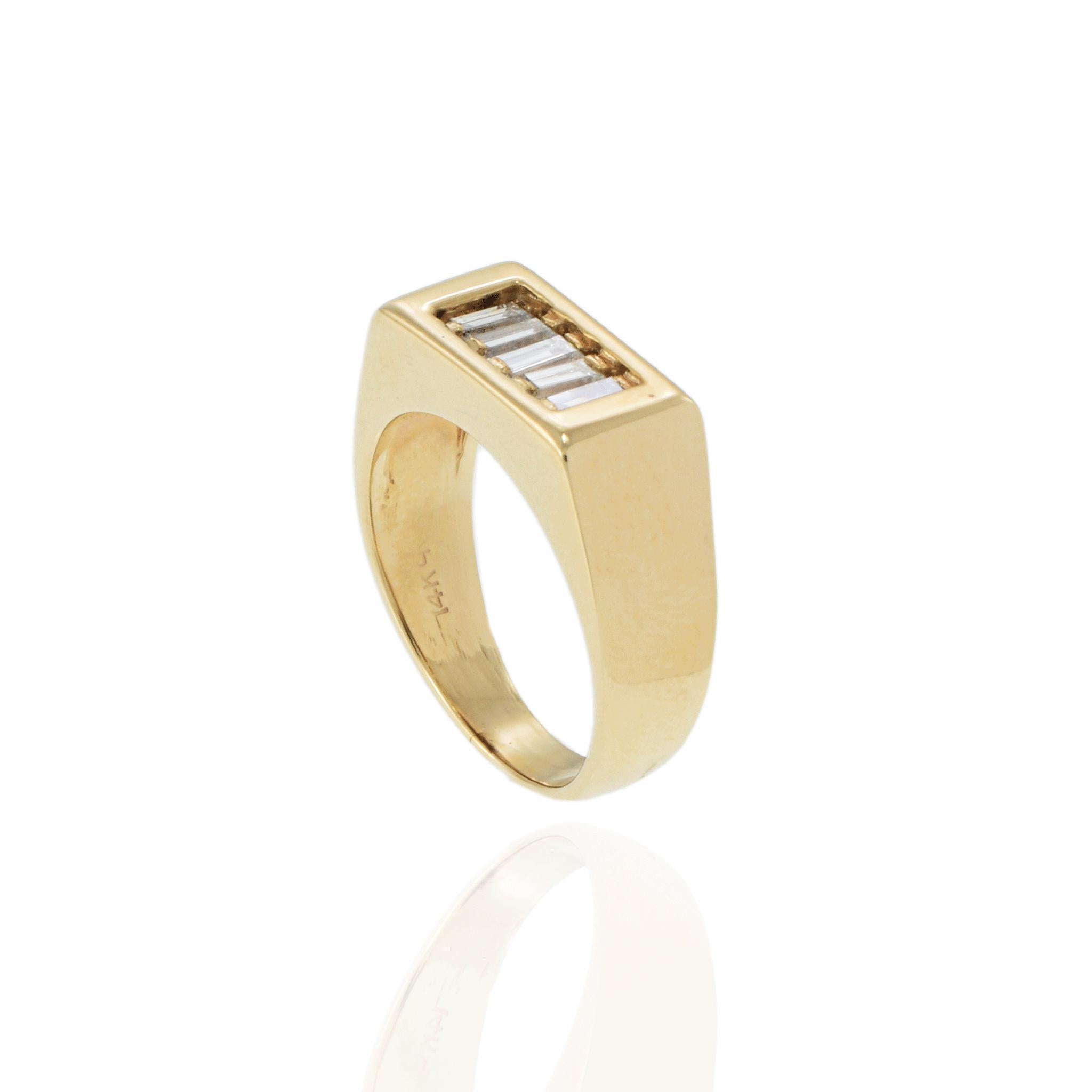 Vintage 1970s 14KT Yellow Gold Baguette Diamond Five-Stone Ring (bague à cinq pierres en or jaune) en vente 1