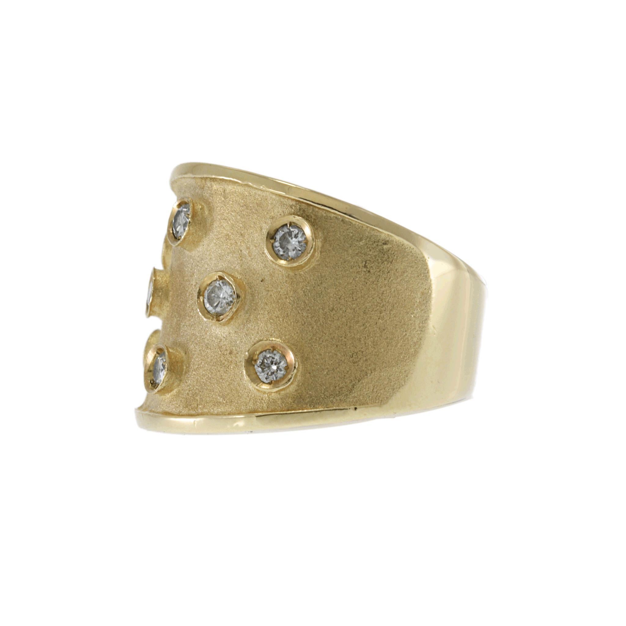 Taglio rotondo Vintage anni '70: fascia per sigari in oro giallo 14KT con diamanti in vendita