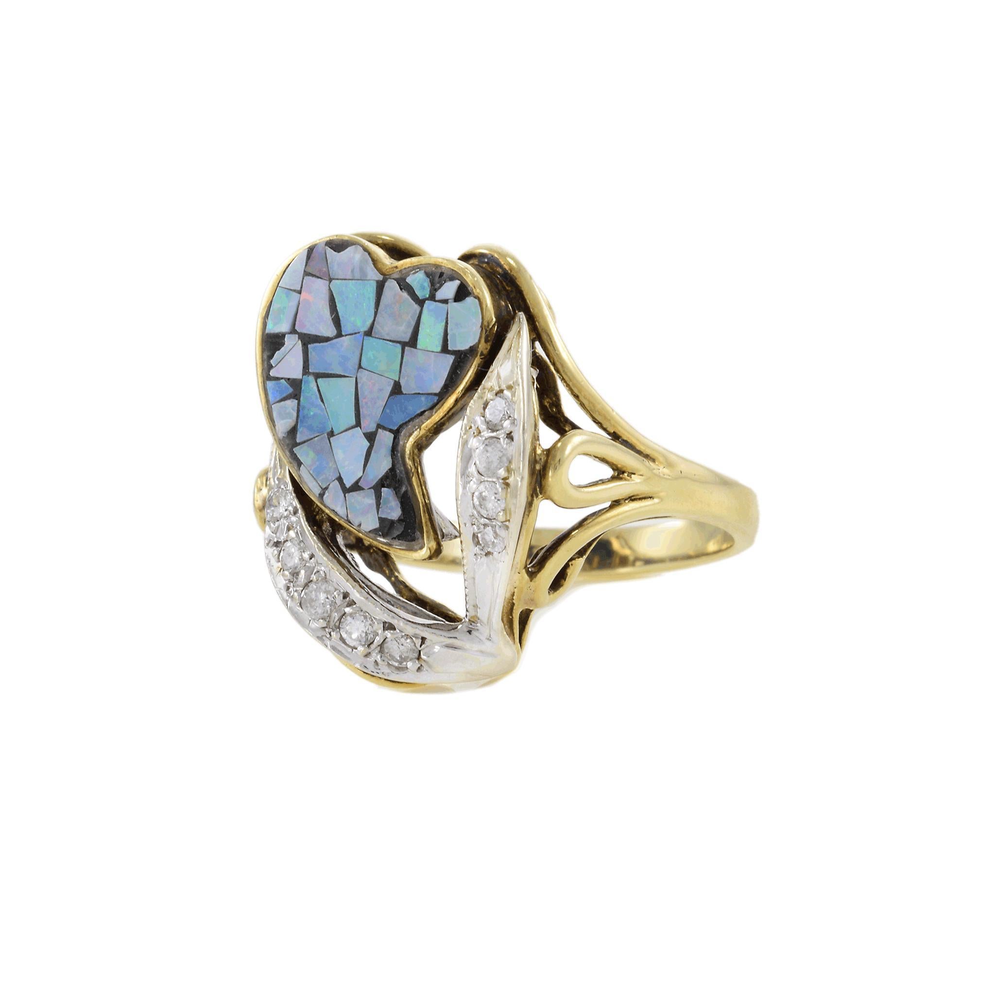 Vintage 1970s 14KT Gelbgold Mosaik Opal und Diamant Herz Ring (Rundschliff) im Angebot