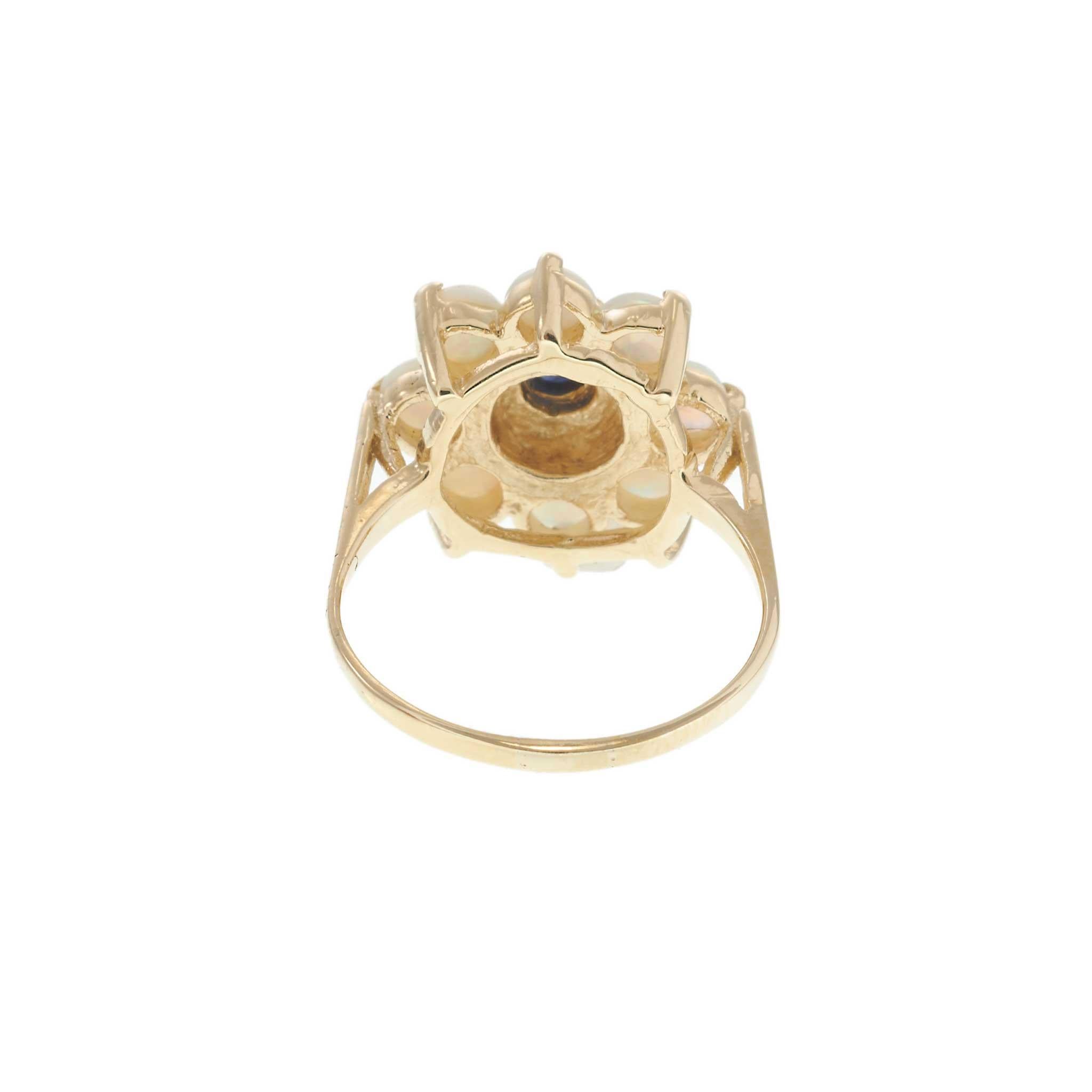 Anello a grappolo in oro giallo 14KT vintage 1970 con opale e zaffiro blu in vendita 1