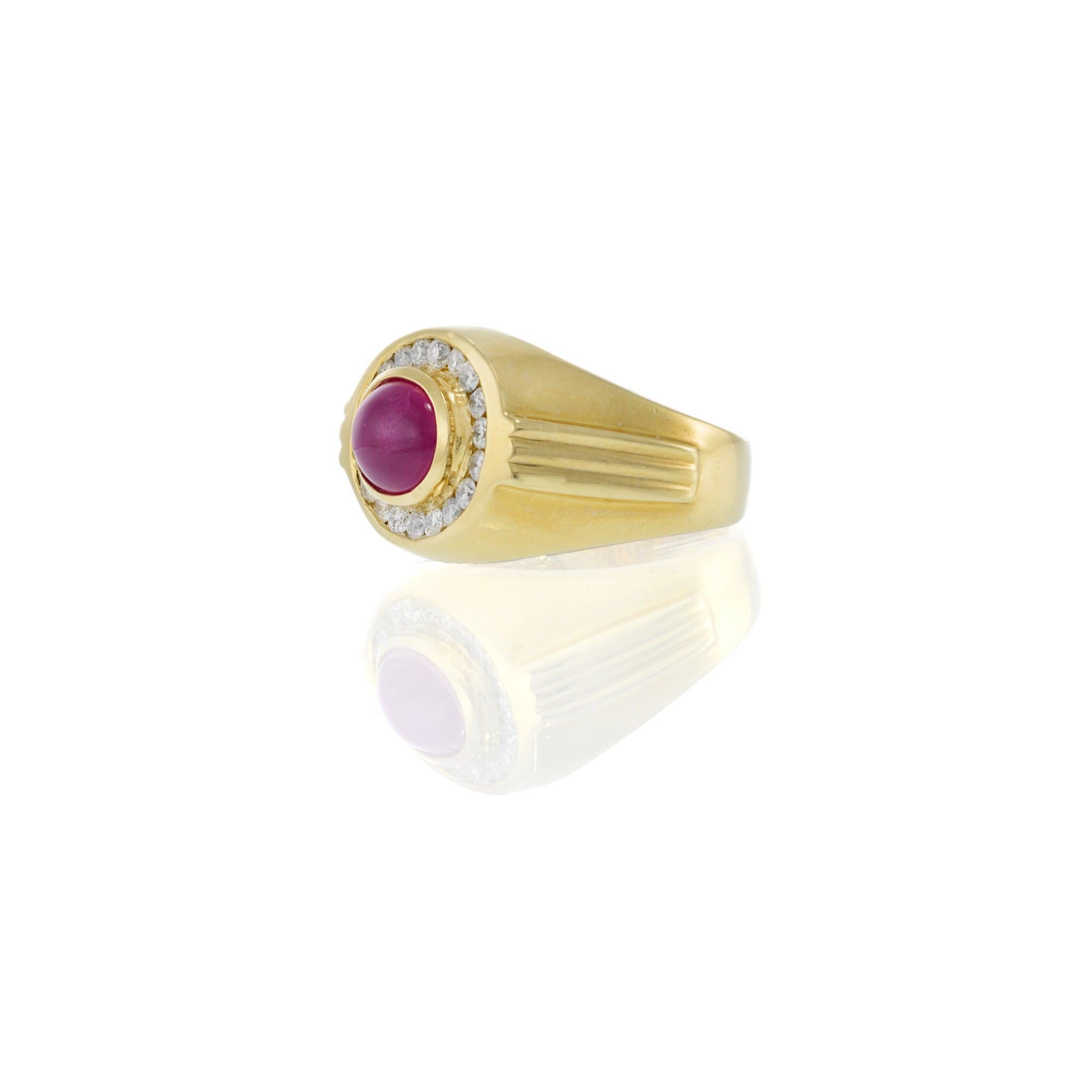 Vintage 1970s 14KT Yellow Gold Ruby and Diamond Cabochon Ring In Good Condition For Sale In New York, NY